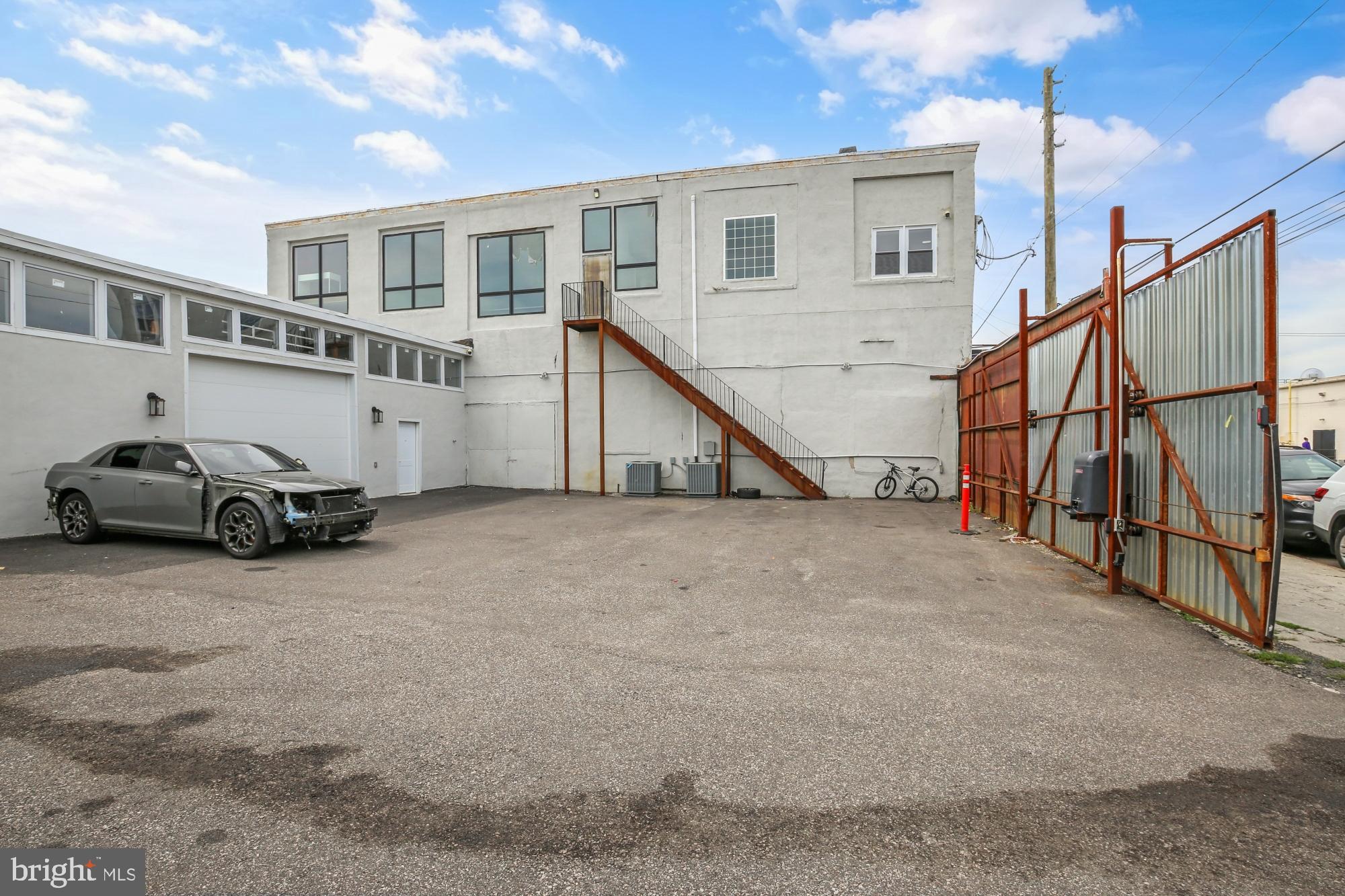 PORT RICHMOND - Commercial Sale