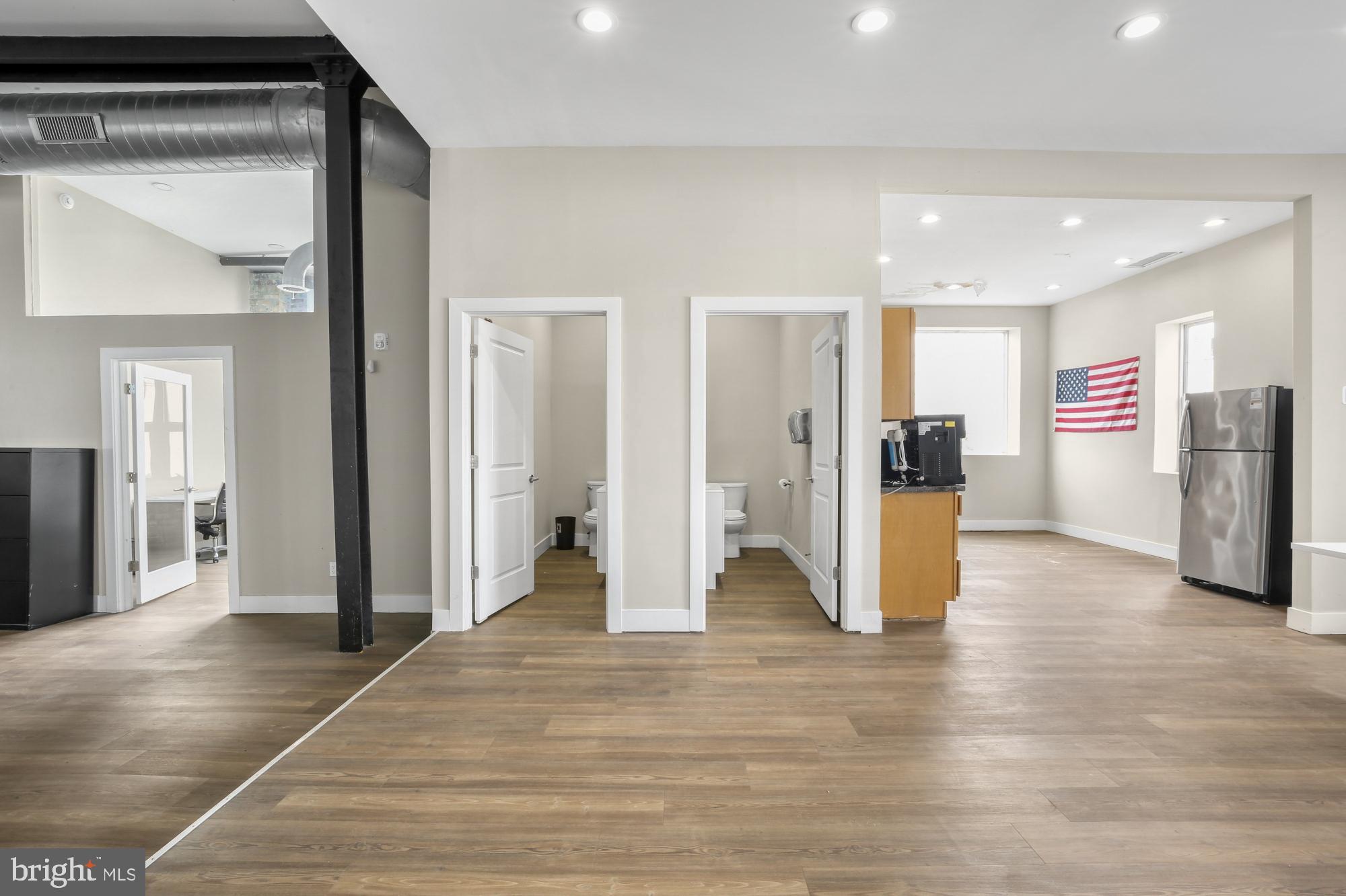 PORT RICHMOND - Commercial Sale