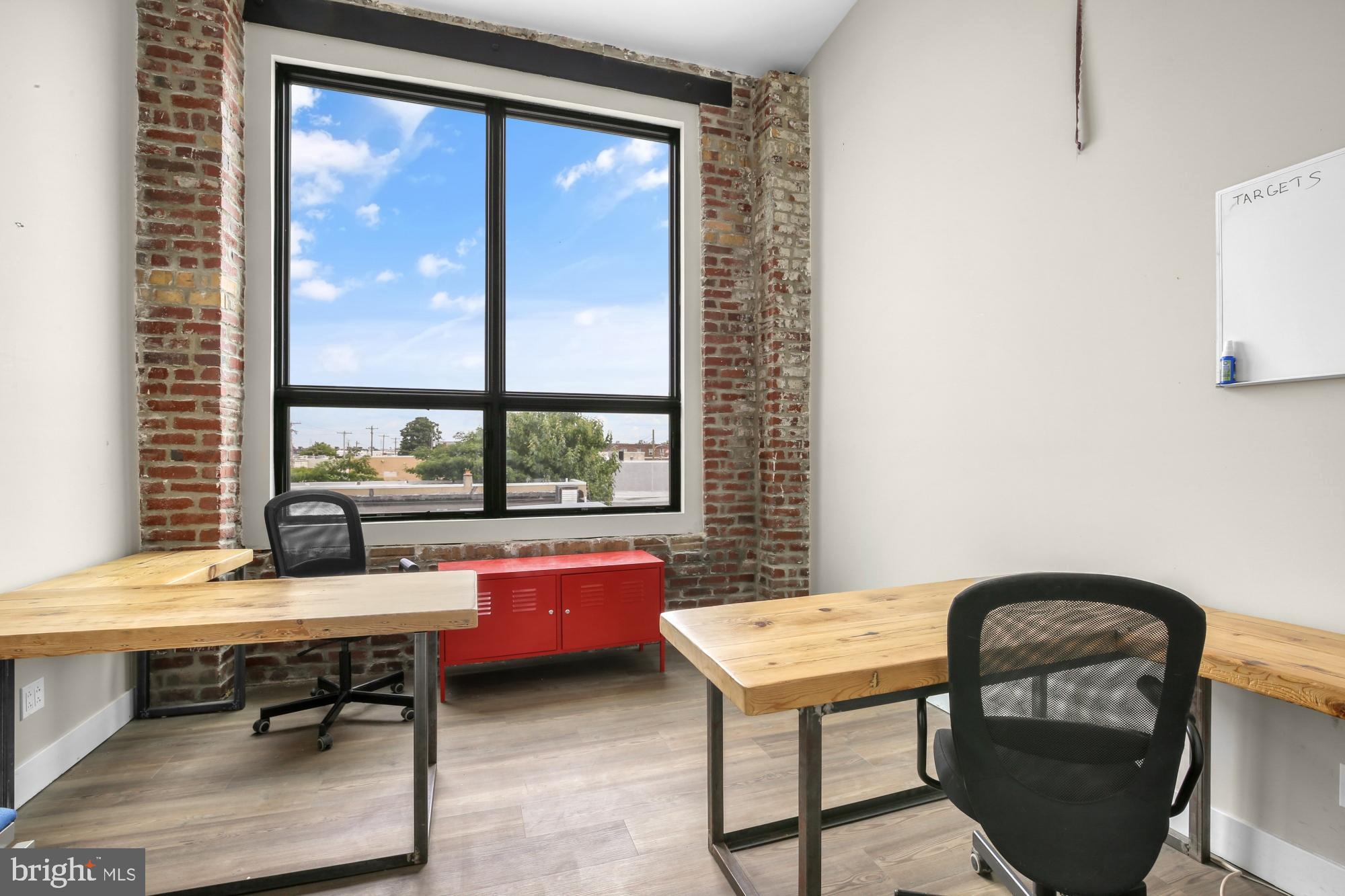 PORT RICHMOND - Commercial Sale