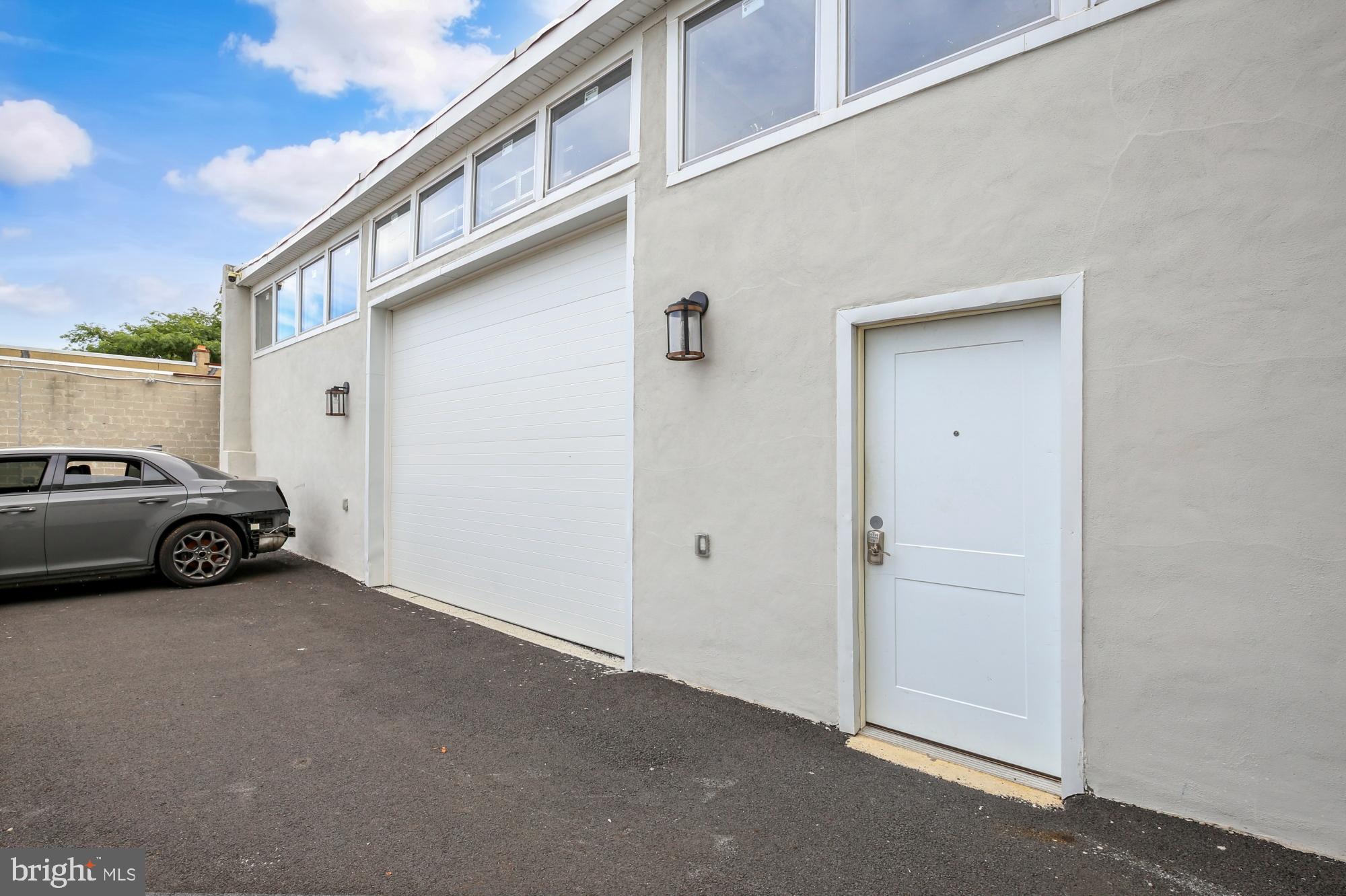 PORT RICHMOND - Commercial Sale