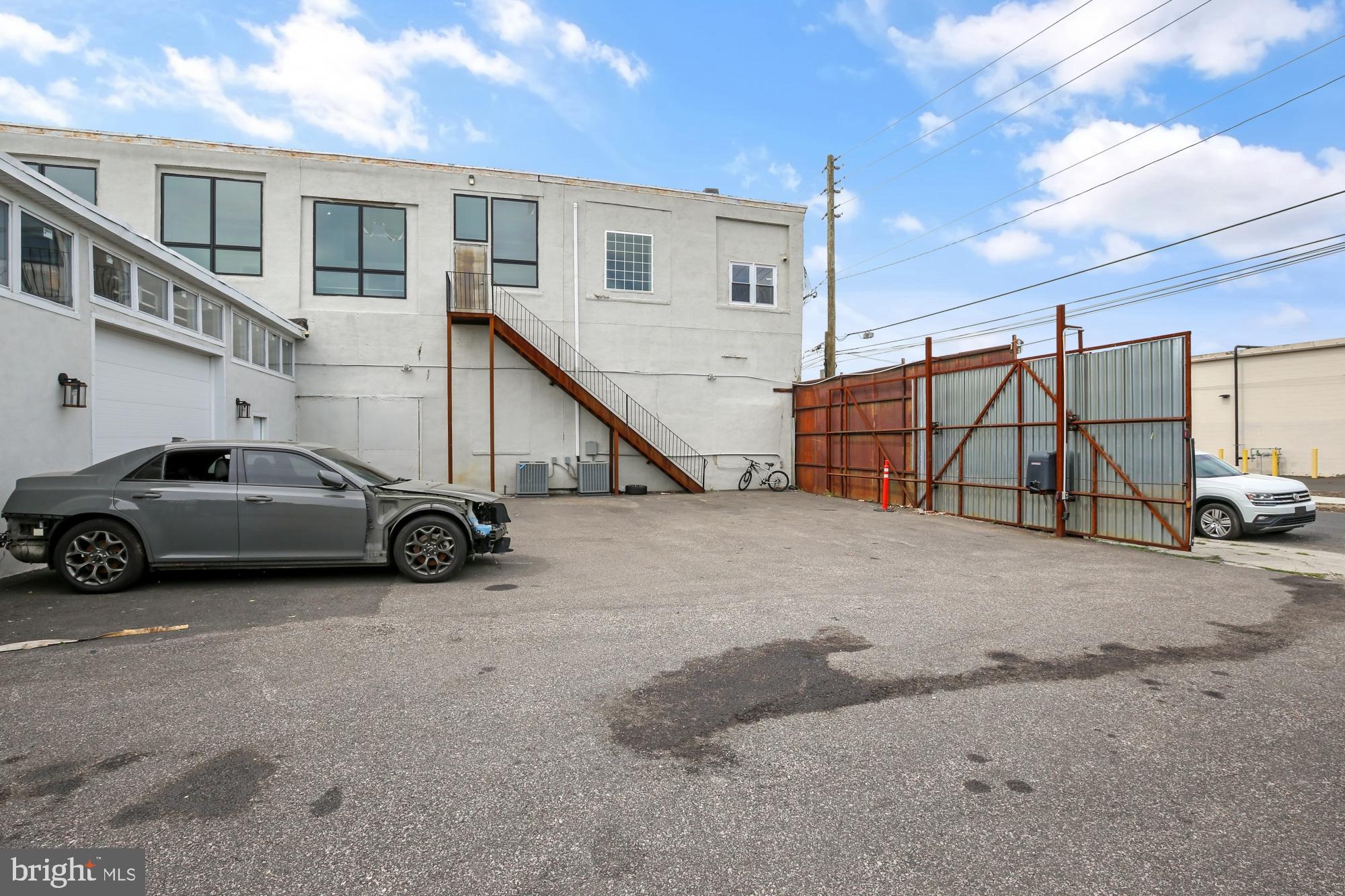 PORT RICHMOND - Commercial Sale
