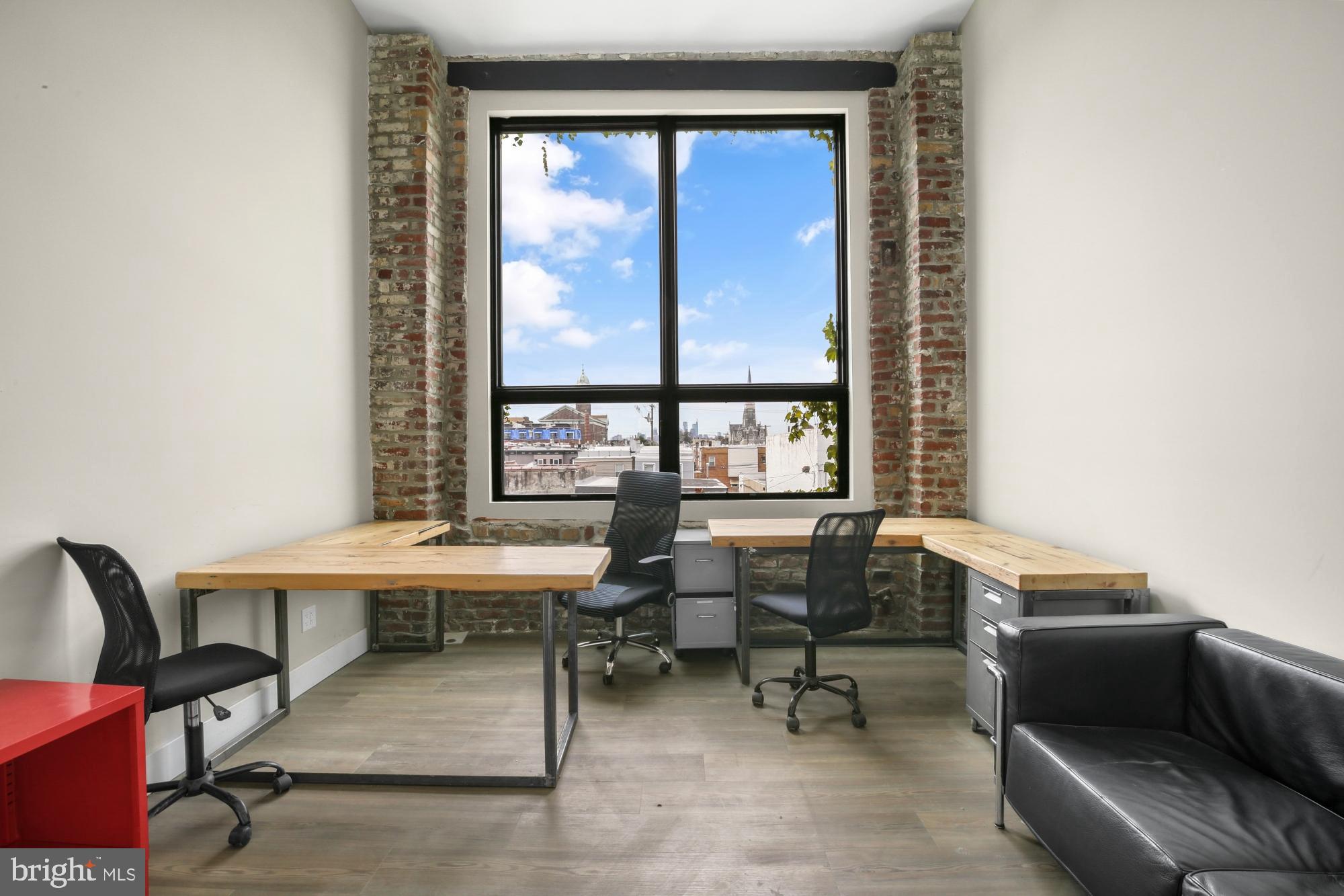 PORT RICHMOND - Commercial Sale