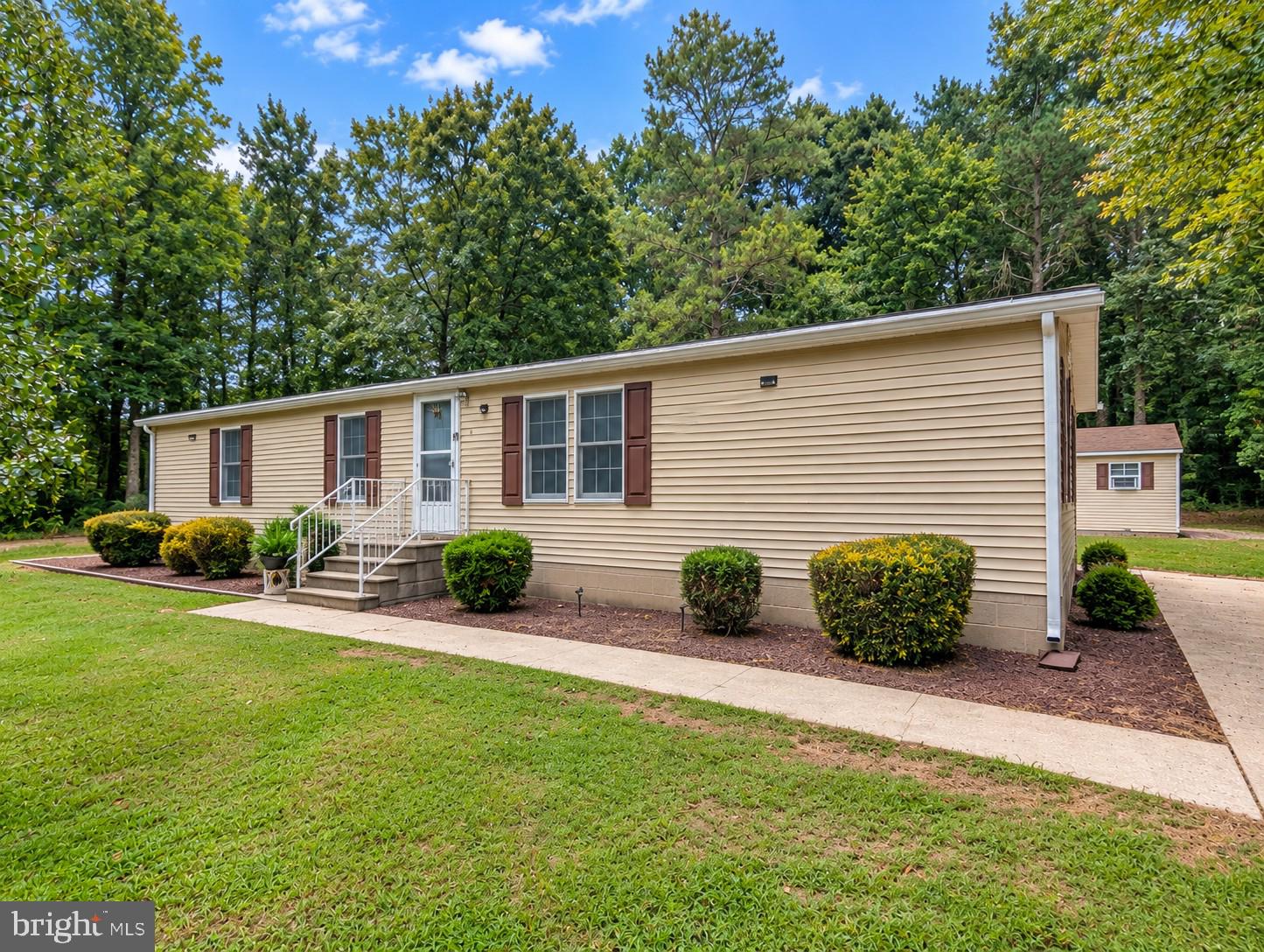 867 LOG CABIN ROAD