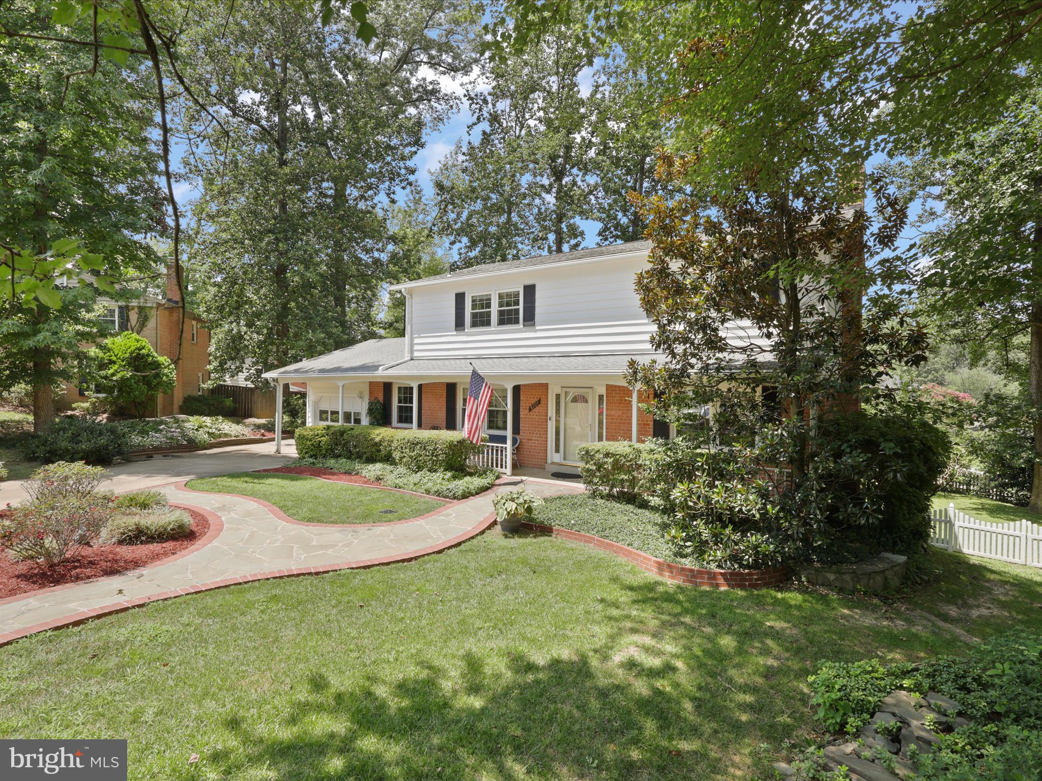 8704 LYNN SUSAN COURT