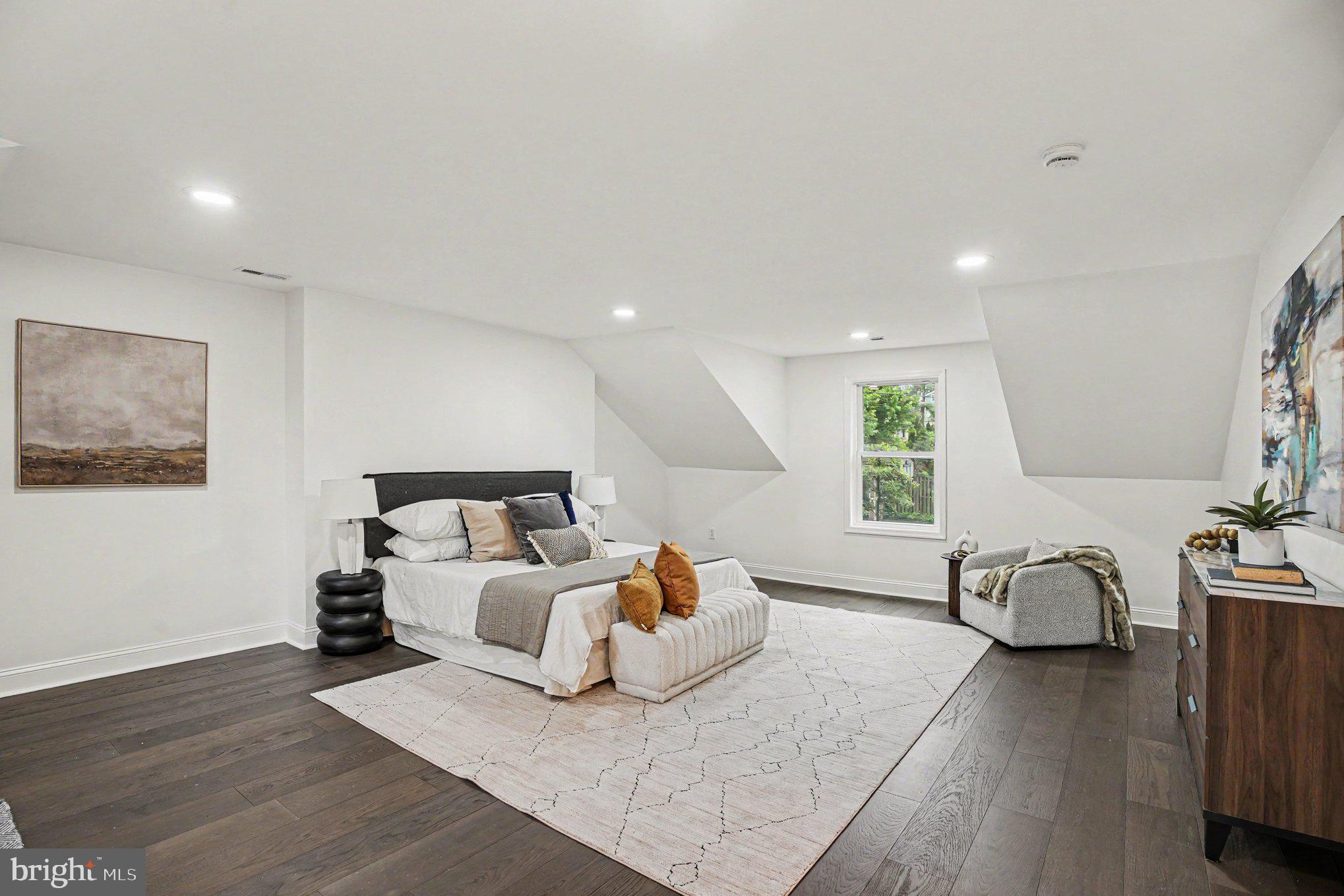 COLLEGE PARK - Residential