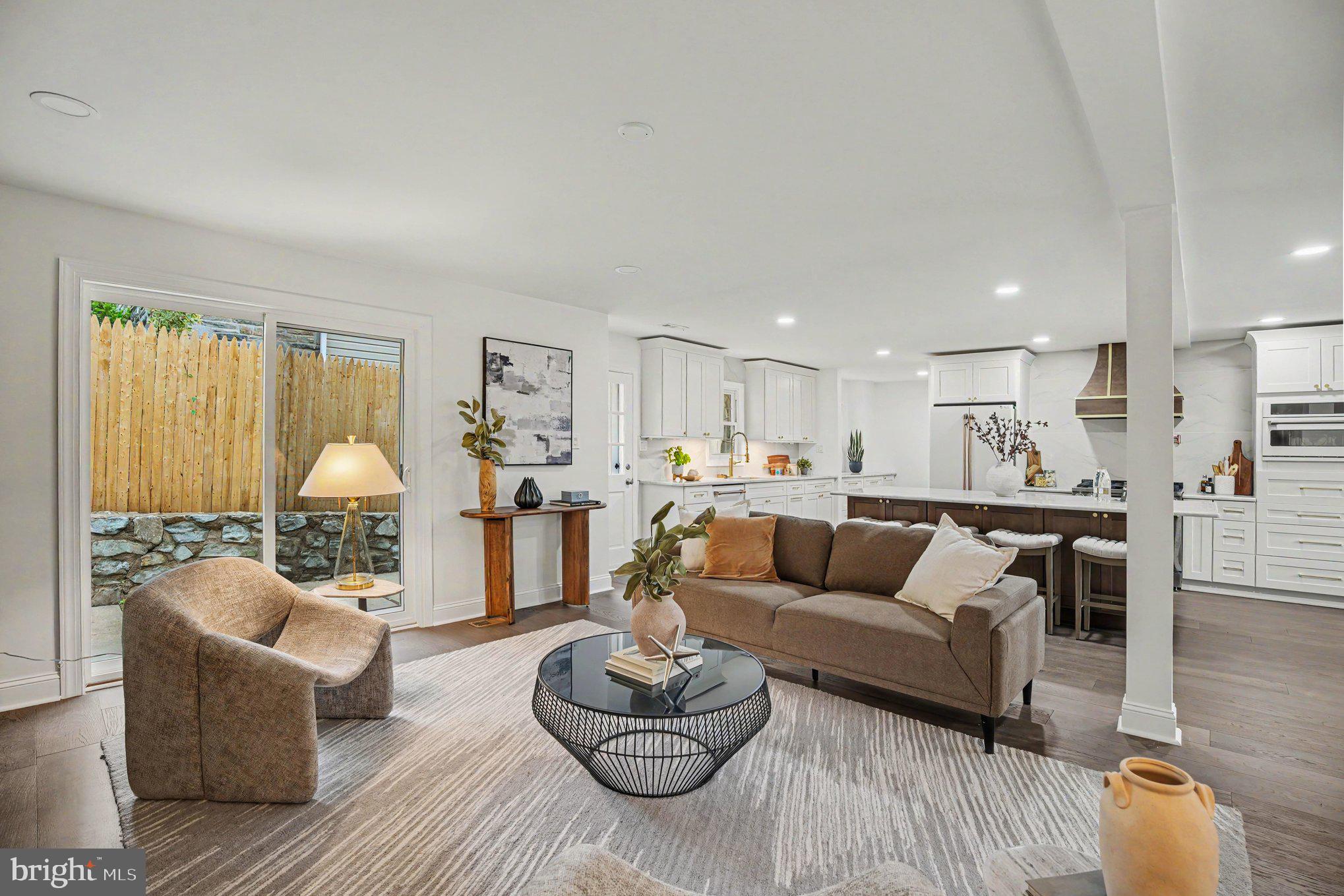 COLLEGE PARK - Residential