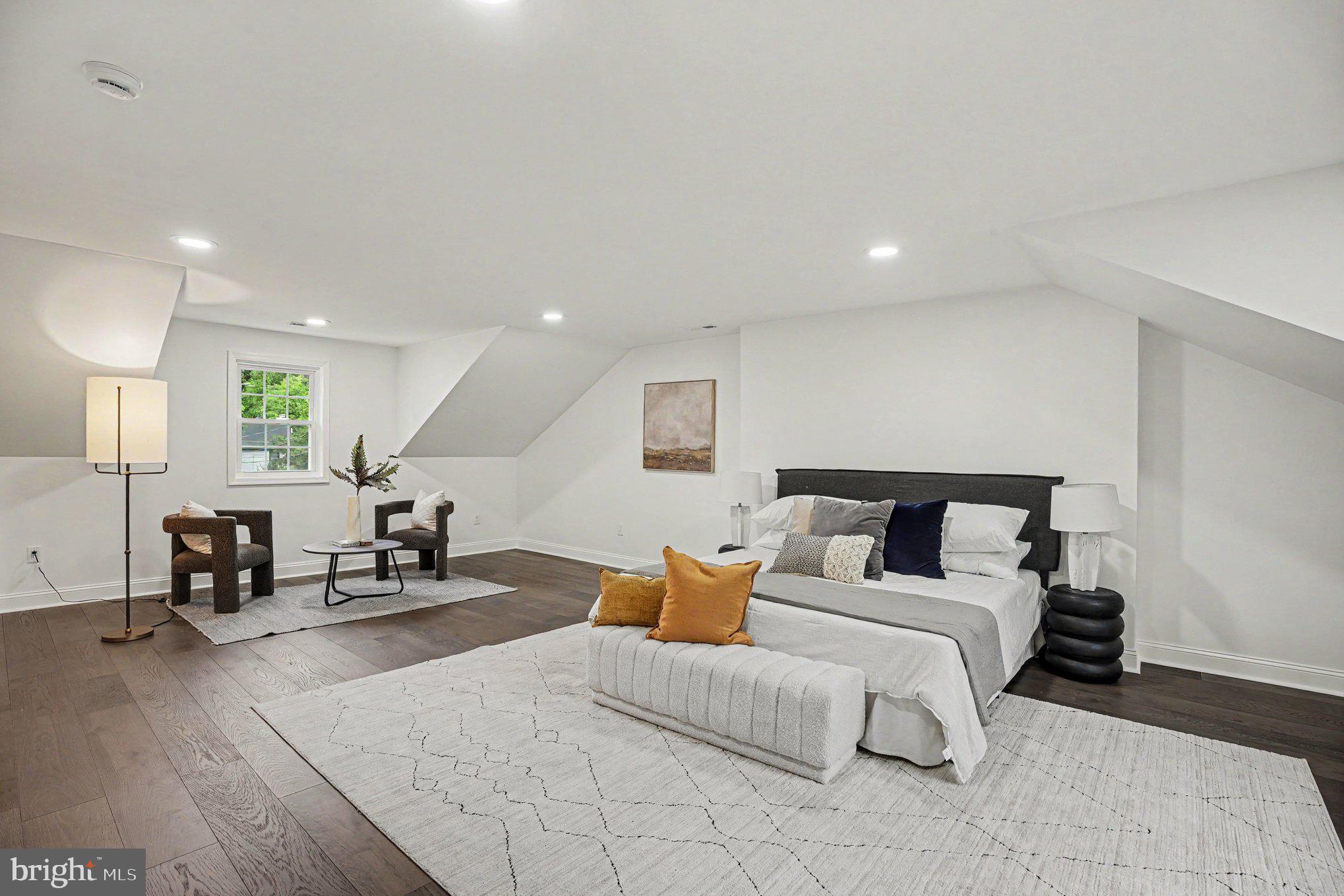 COLLEGE PARK - Residential