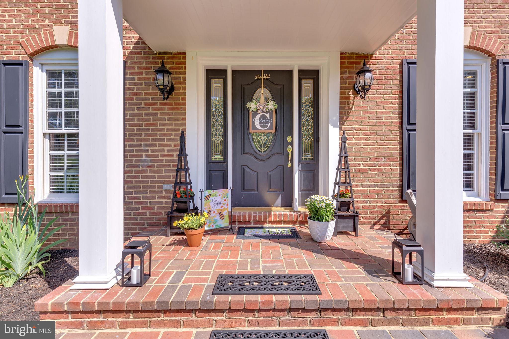 8 FALLING WATER COURT