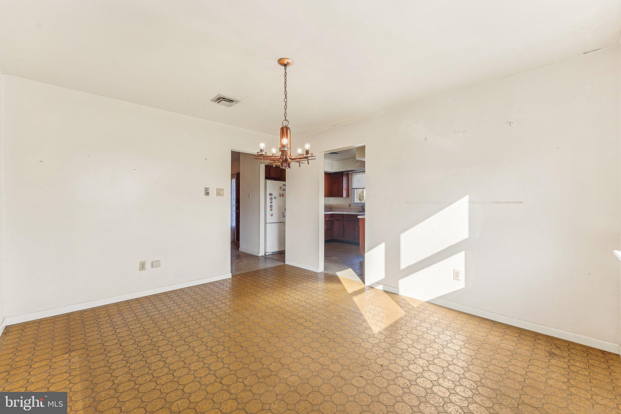 IVYLAND VILLAGE - Residential