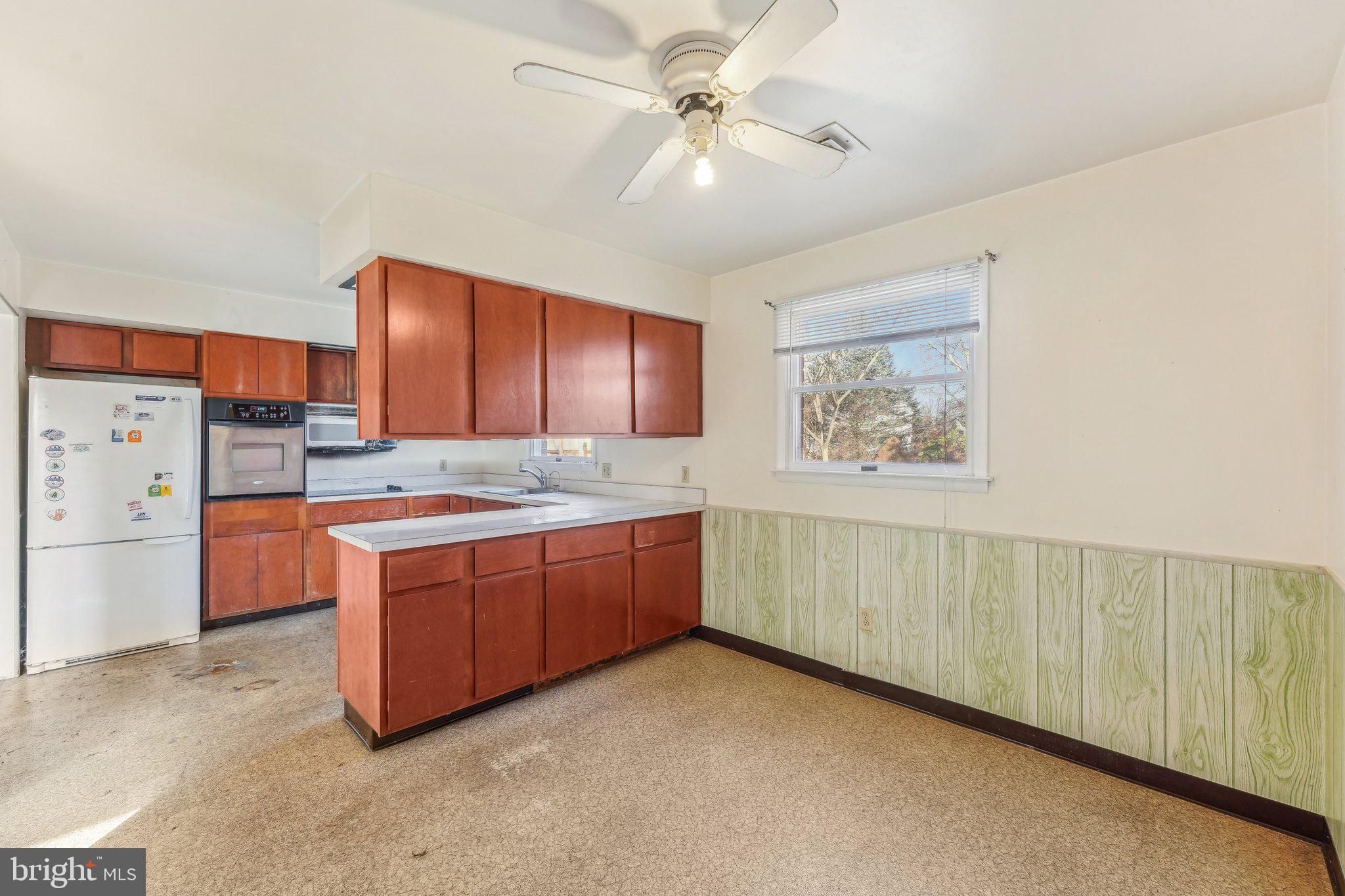 IVYLAND VILLAGE - Residential