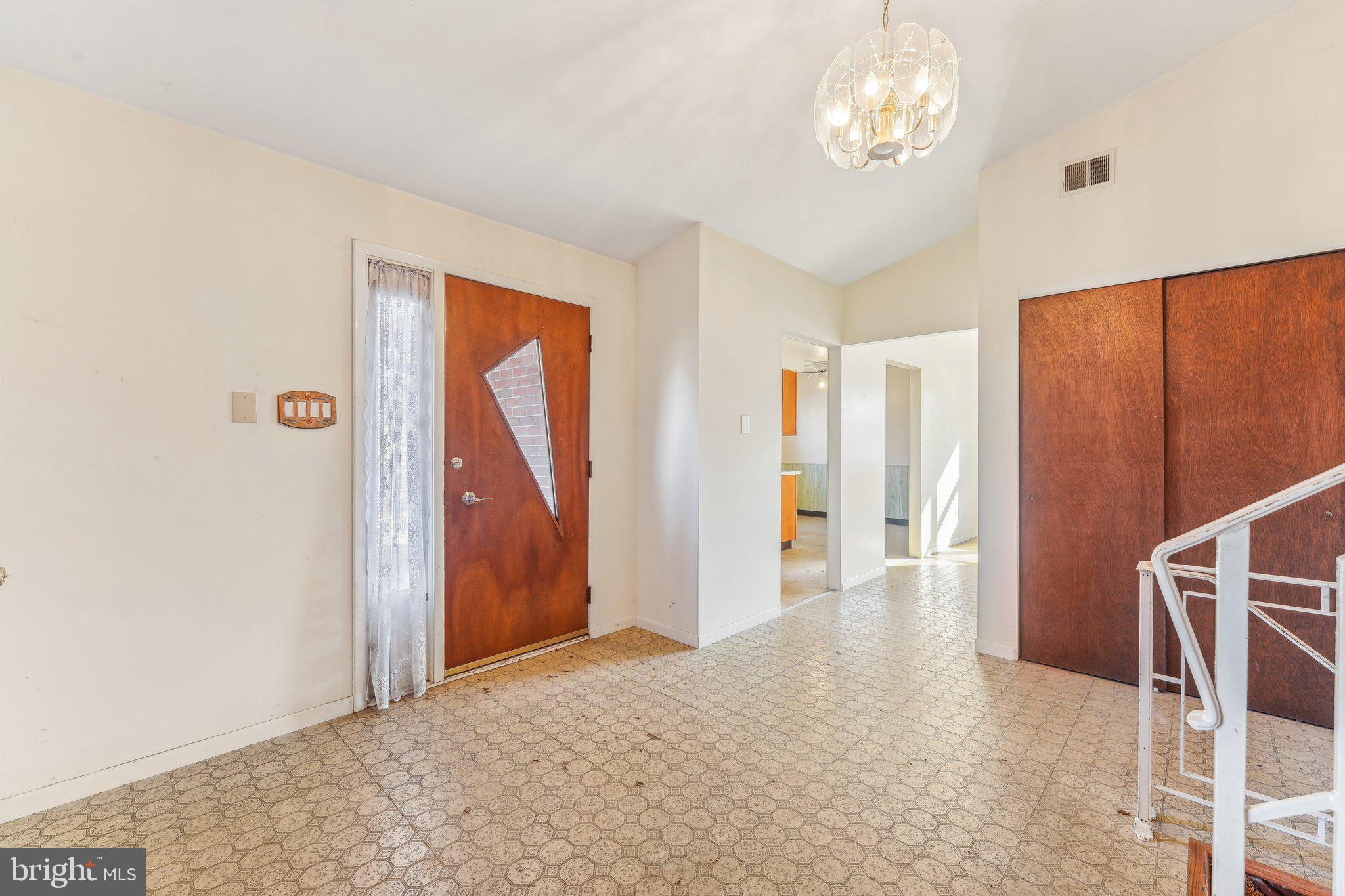 IVYLAND VILLAGE - Residential