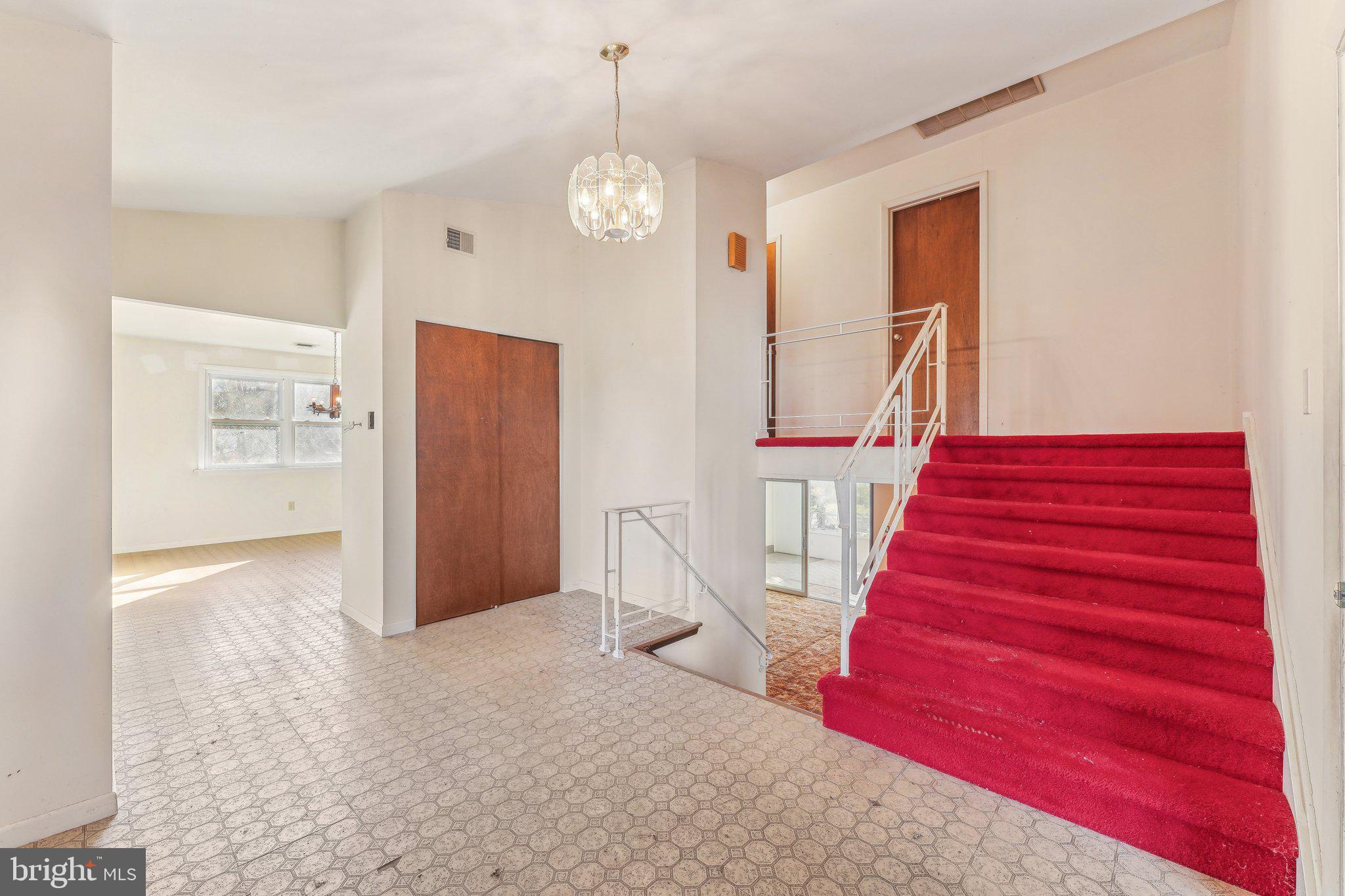 IVYLAND VILLAGE - Residential