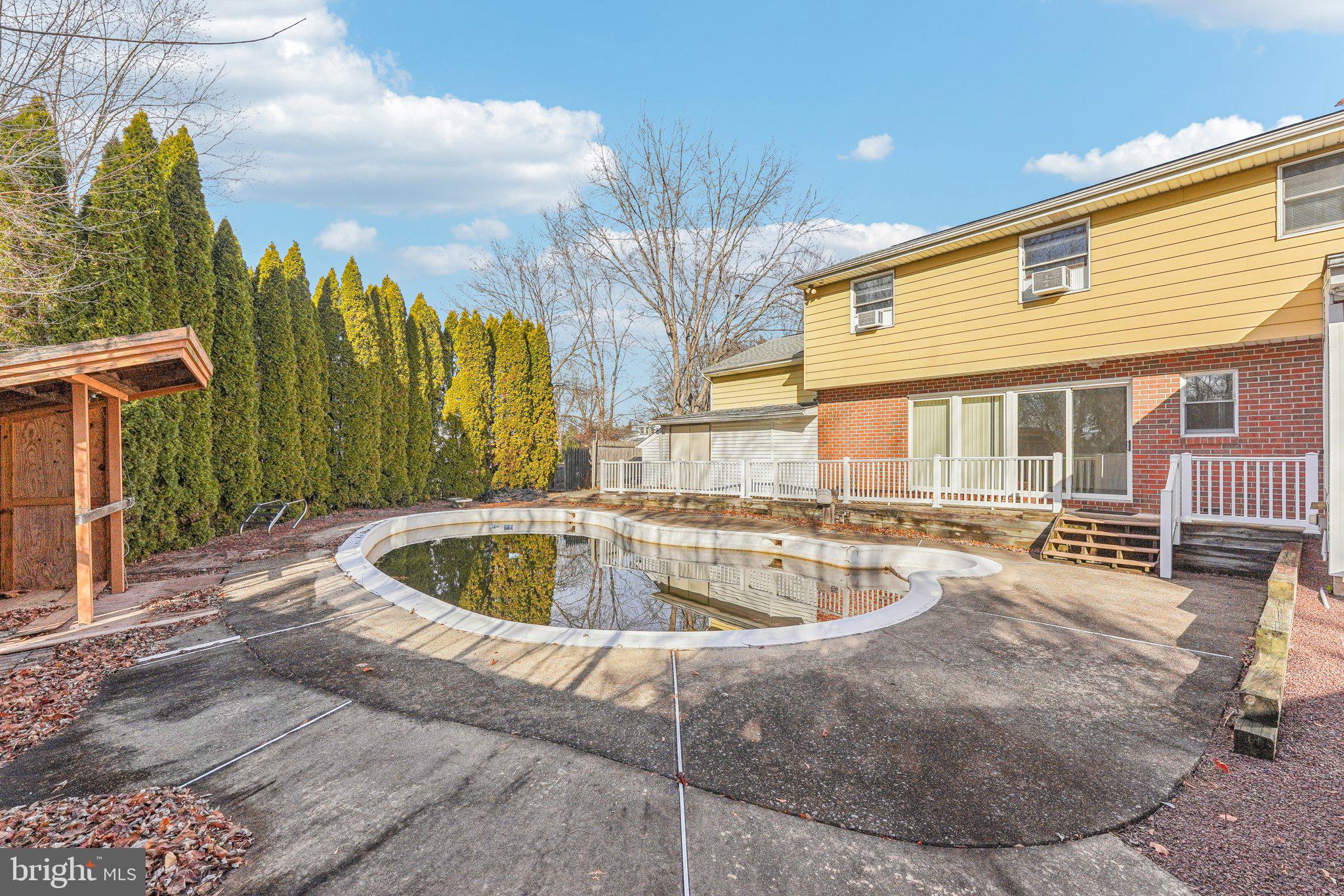 IVYLAND VILLAGE - Residential