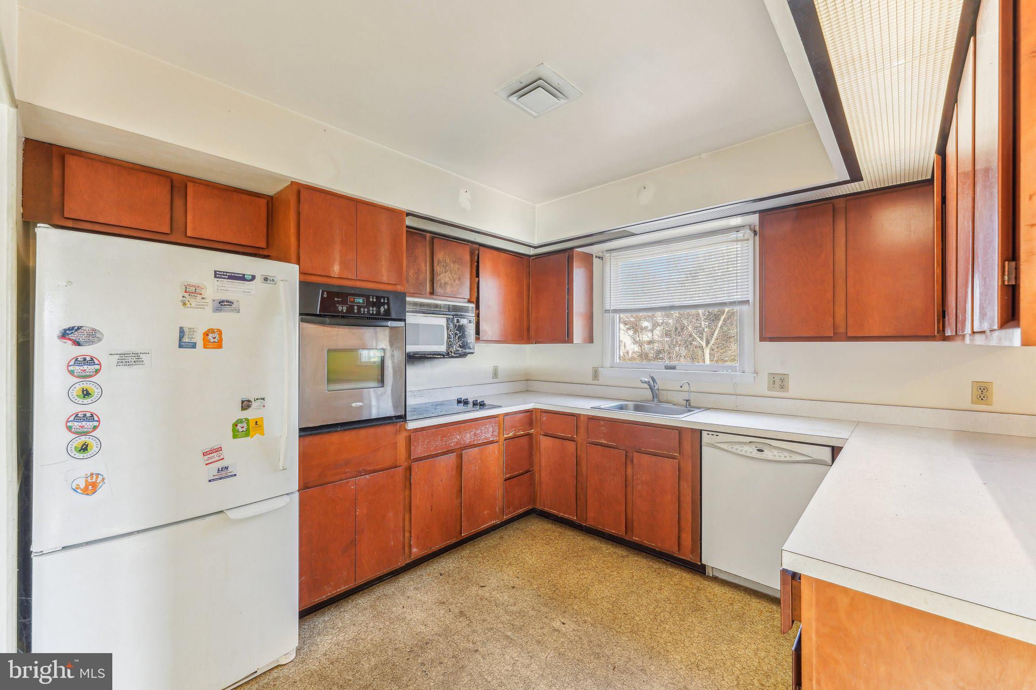 IVYLAND VILLAGE - Residential