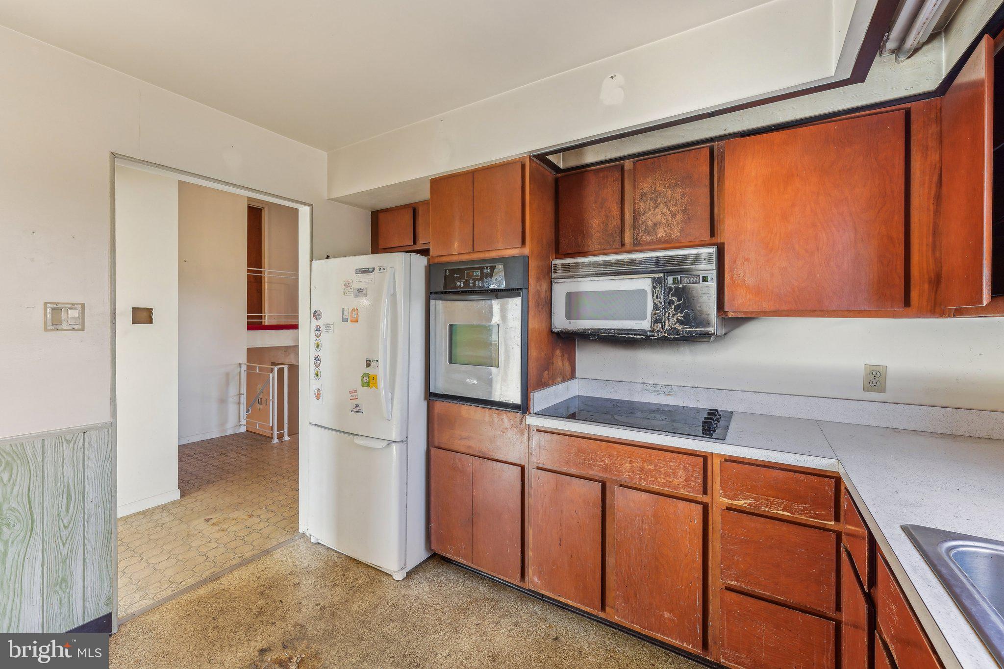 IVYLAND VILLAGE - Residential