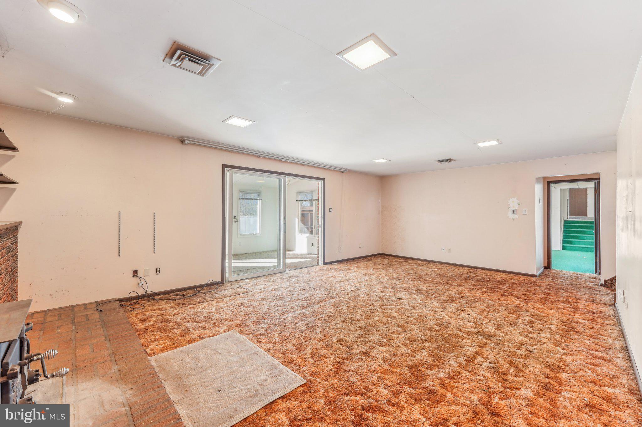 IVYLAND VILLAGE - Residential