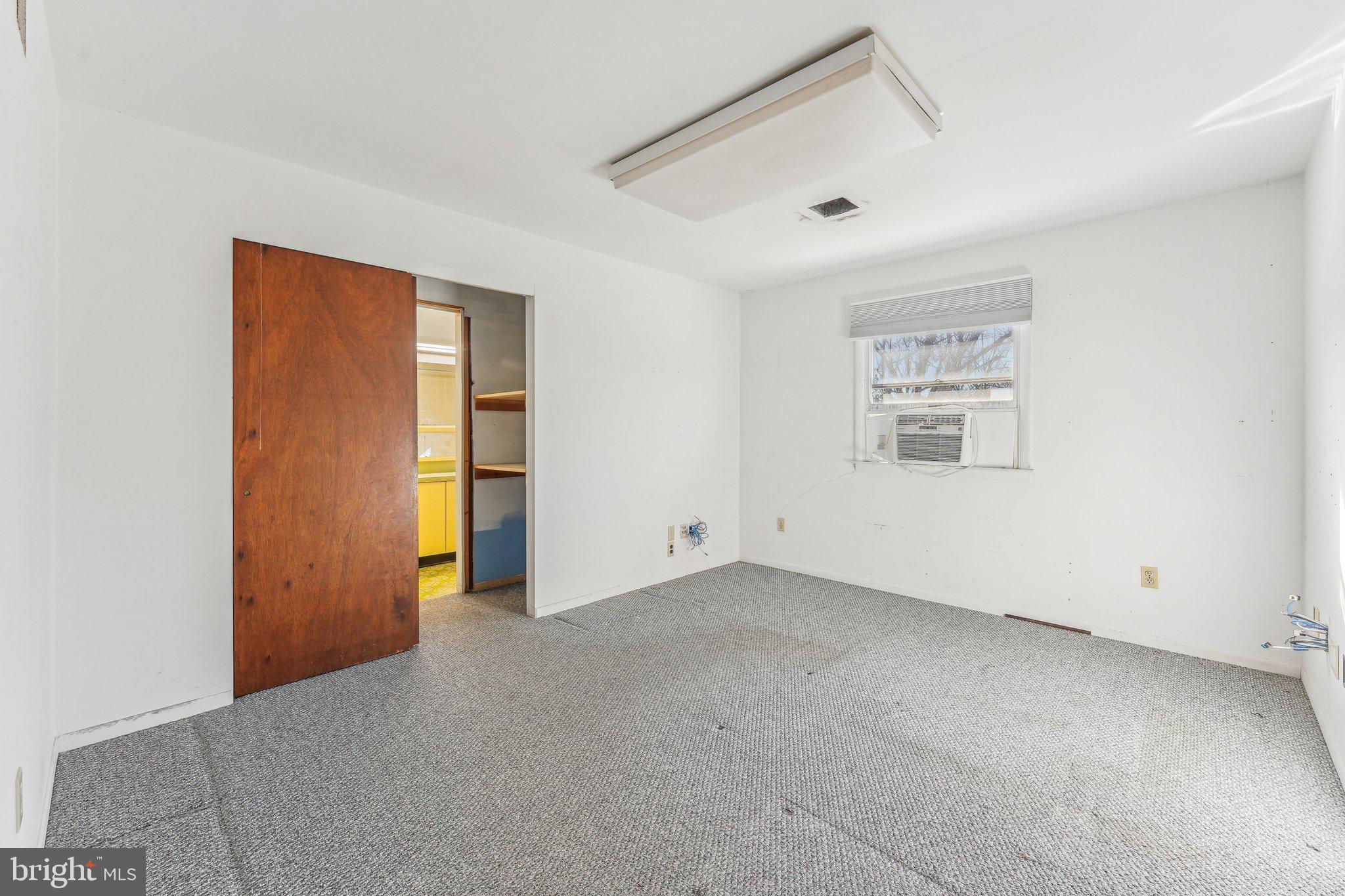 IVYLAND VILLAGE - Residential