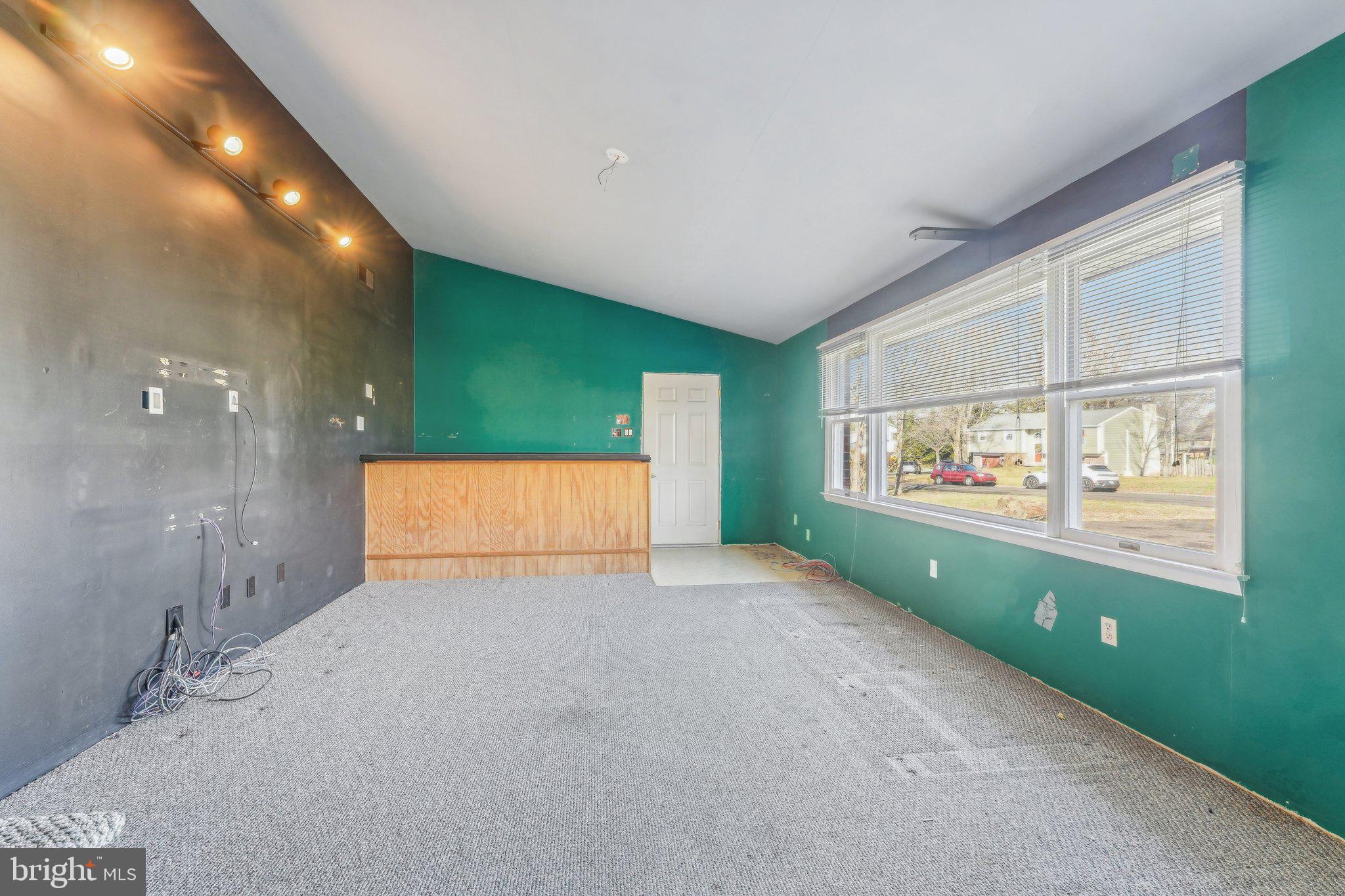 IVYLAND VILLAGE - Residential