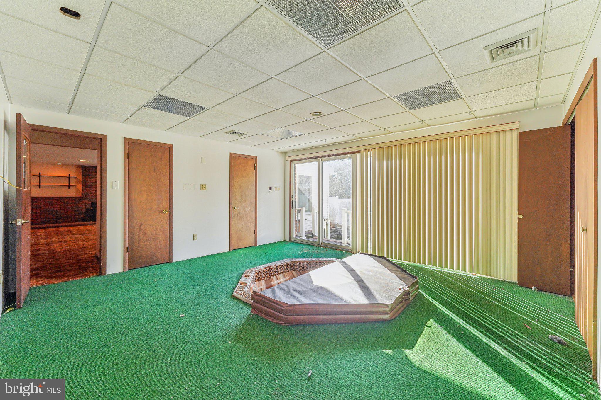 IVYLAND VILLAGE - Residential