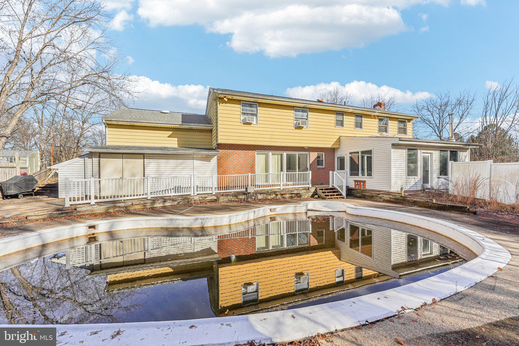 IVYLAND VILLAGE - Residential