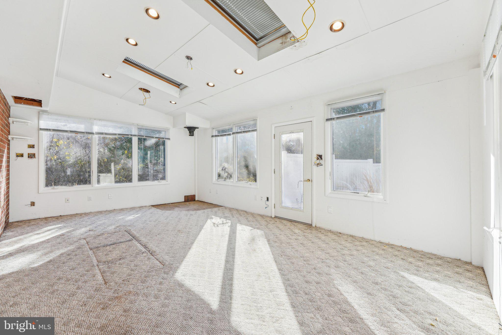 IVYLAND VILLAGE - Residential