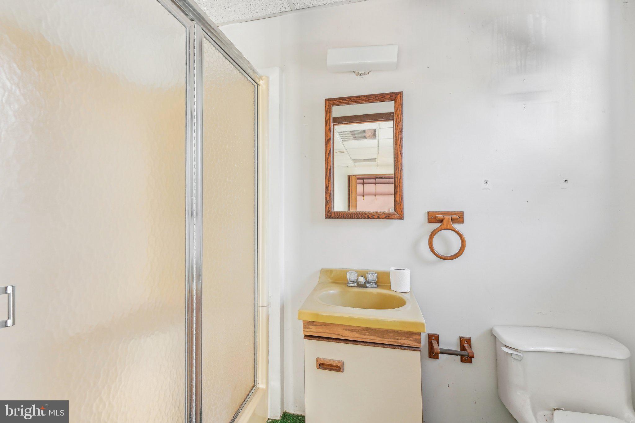 IVYLAND VILLAGE - Residential