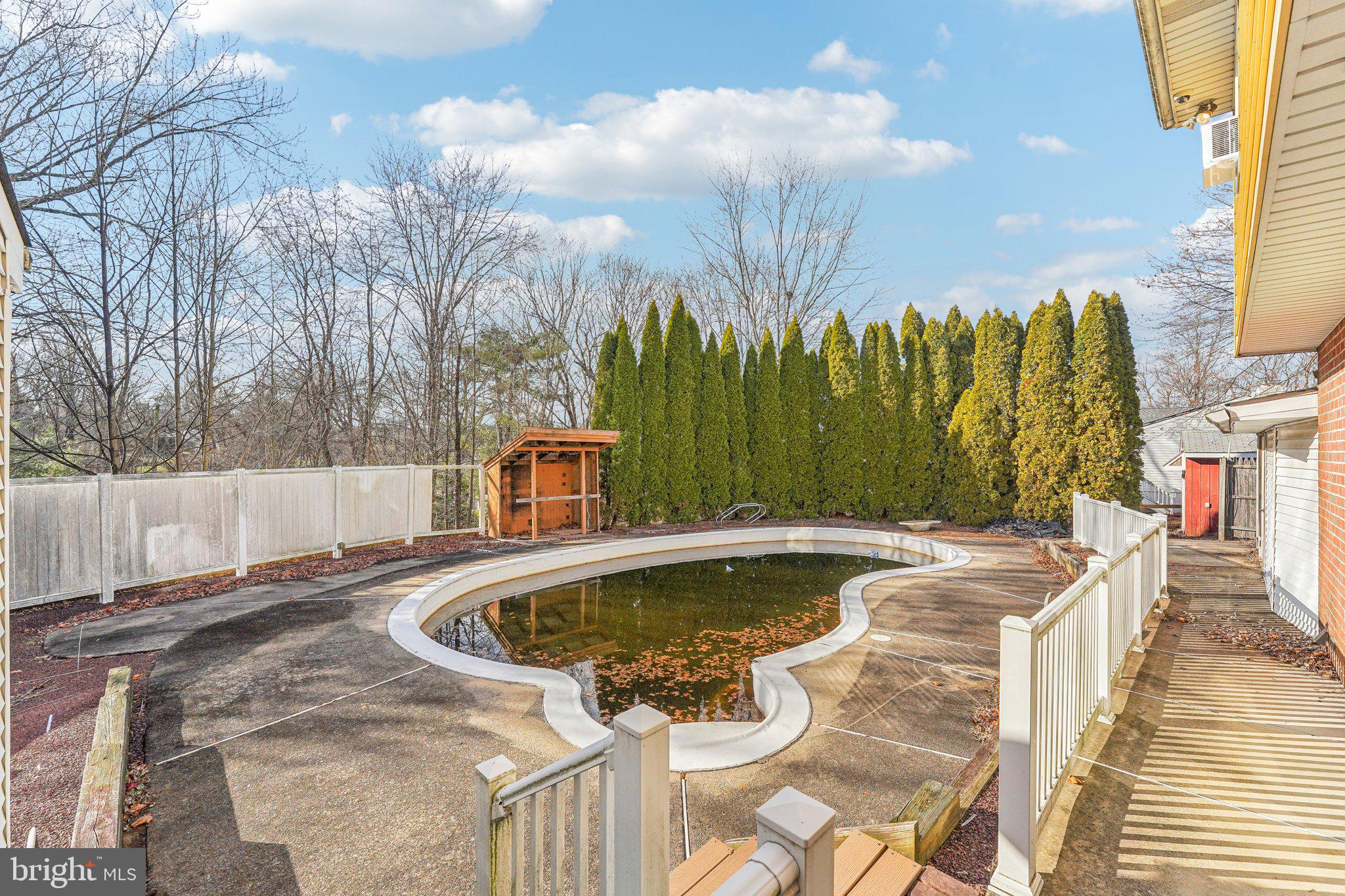 IVYLAND VILLAGE - Residential