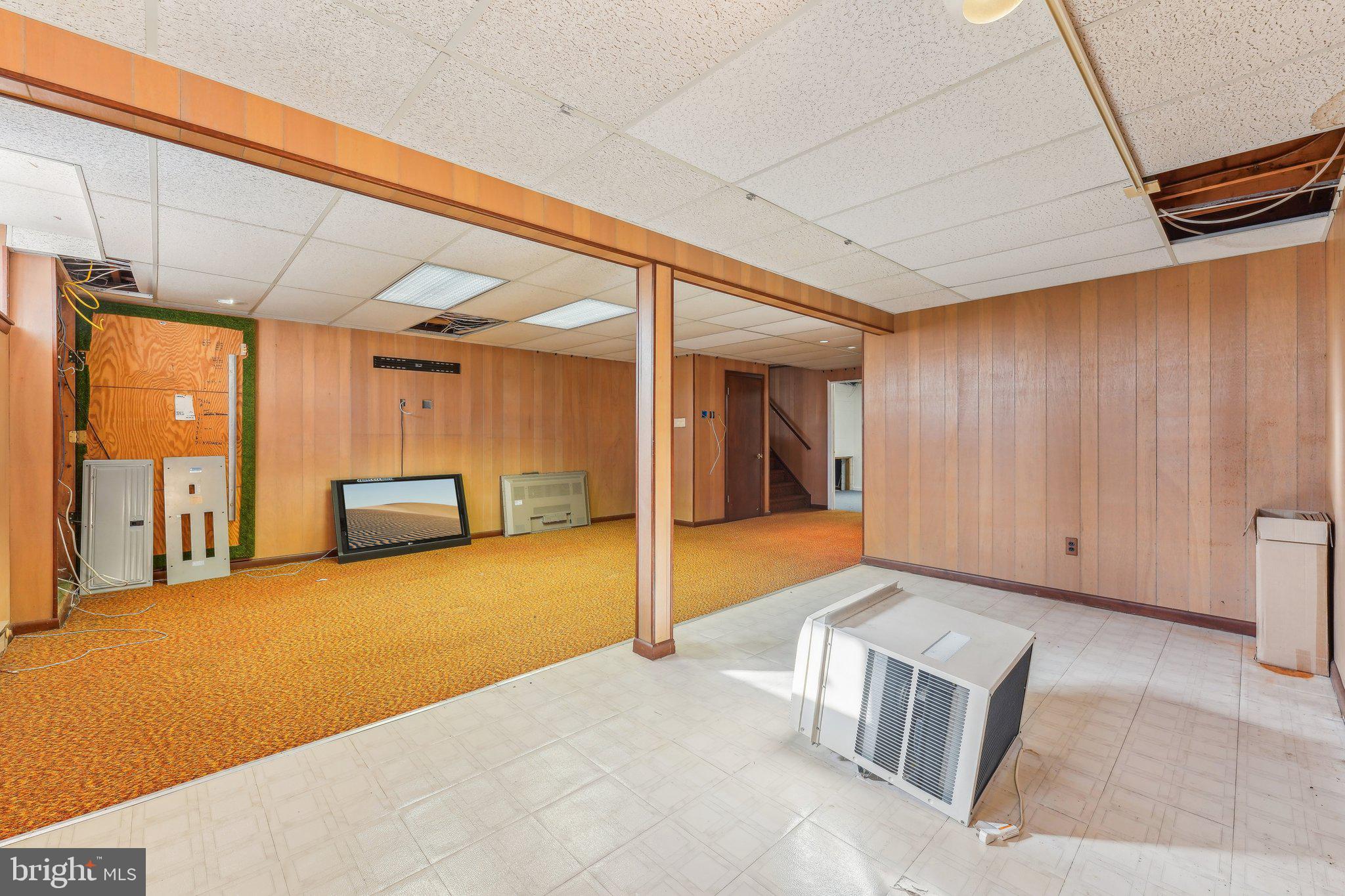 IVYLAND VILLAGE - Residential