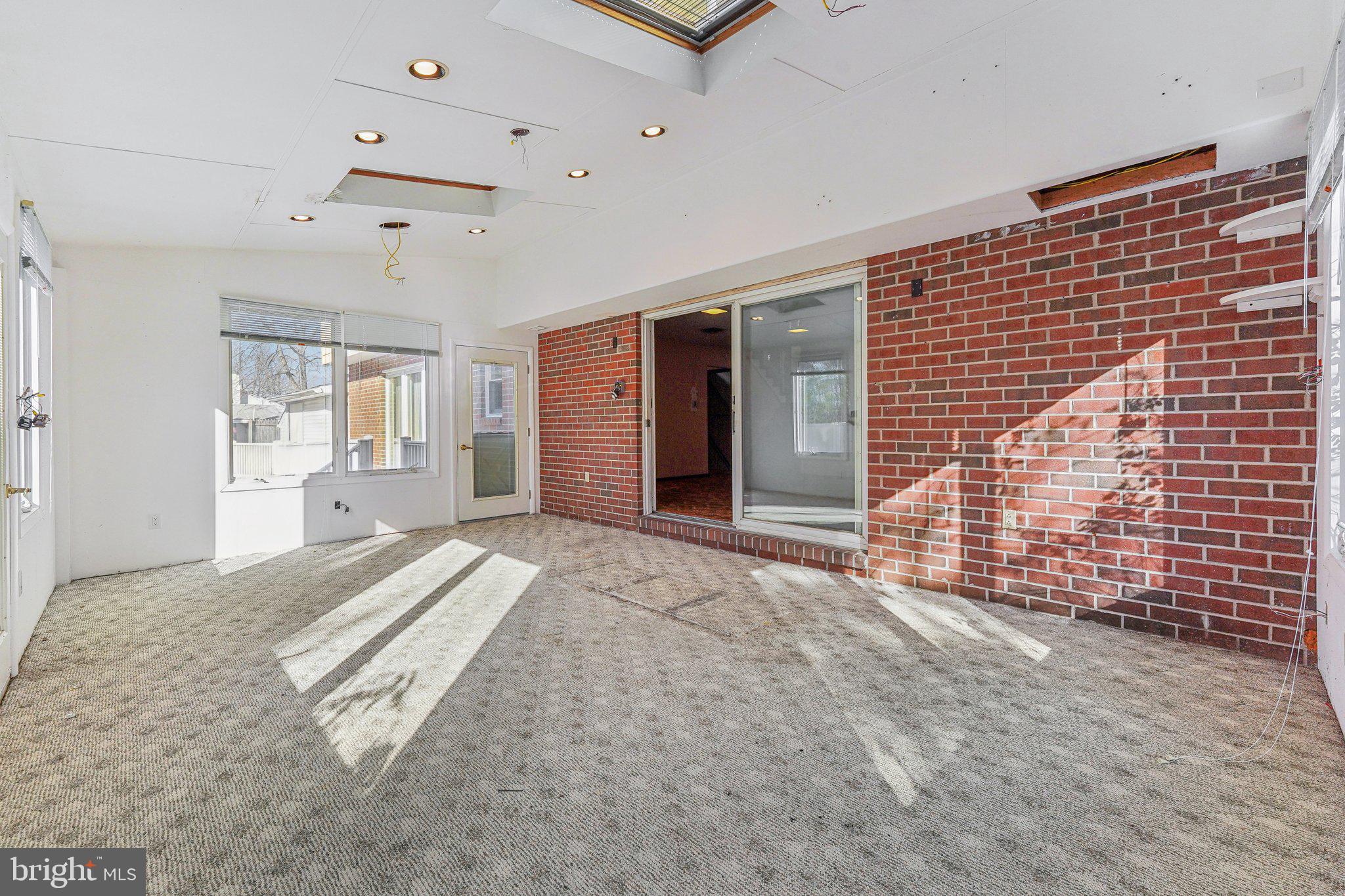 IVYLAND VILLAGE - Residential