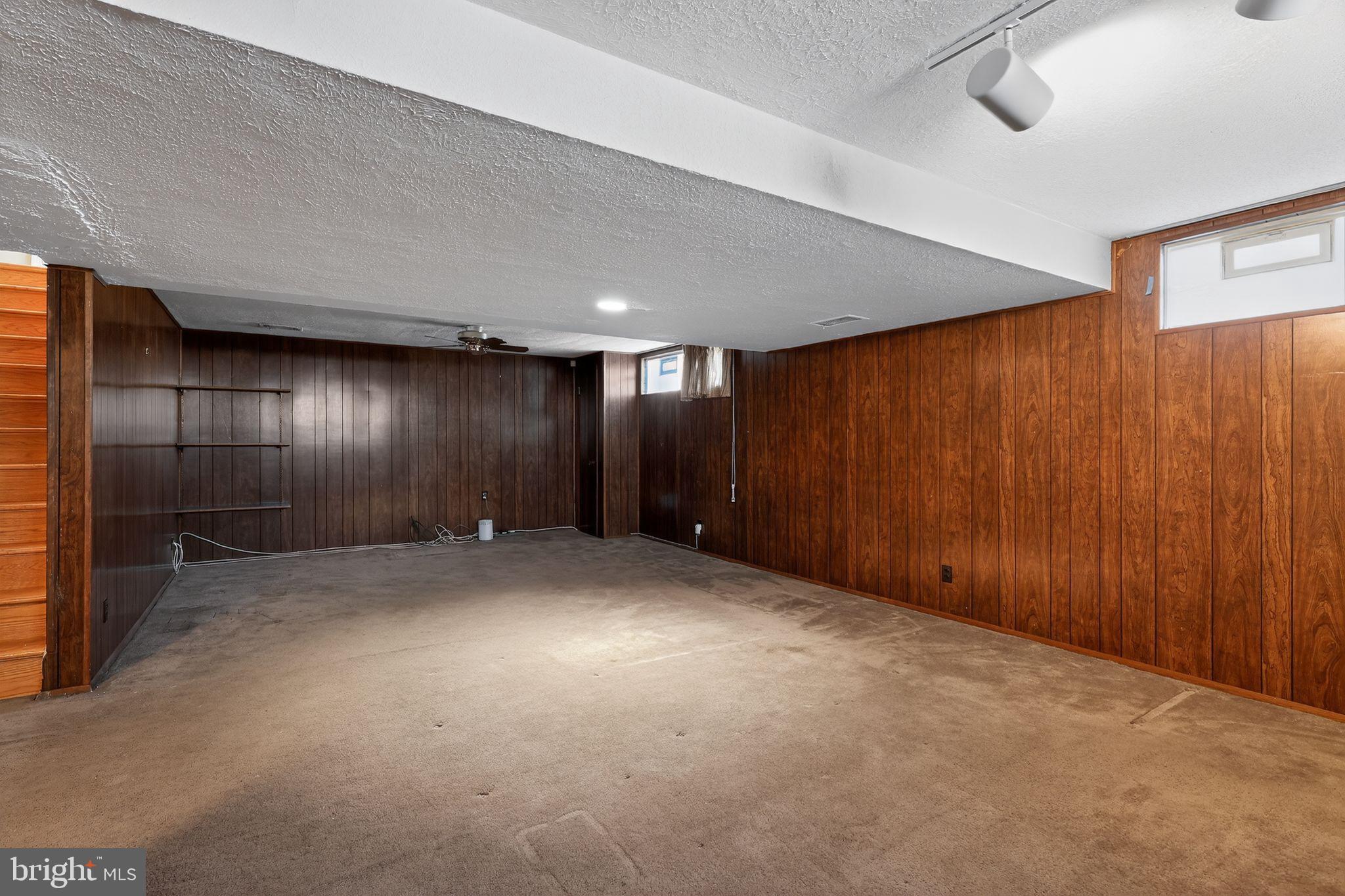 WILLIAMSBURG - Residential