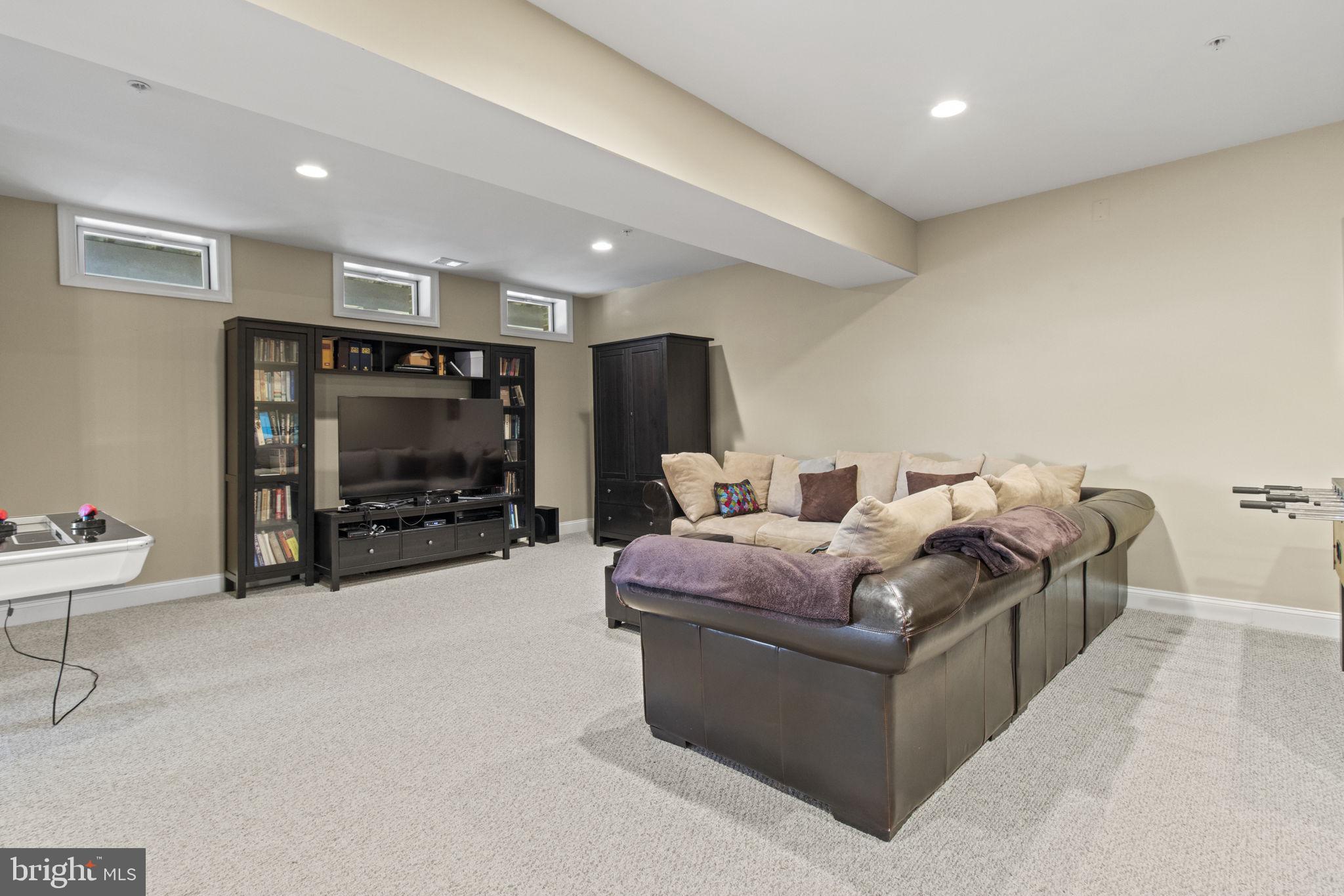 LAYTONSVILLE OUTSIDE - Residential