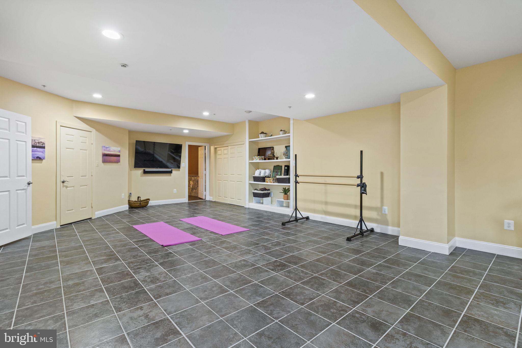 LAYTONSVILLE OUTSIDE - Residential