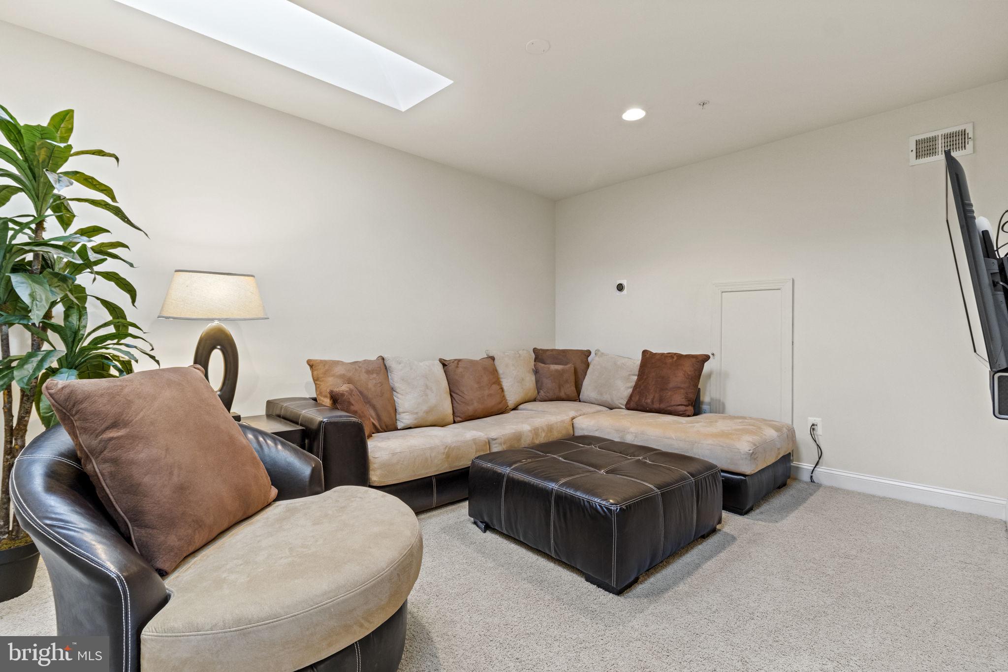 LAYTONSVILLE OUTSIDE - Residential