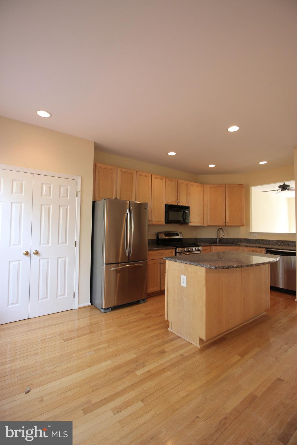 SIGNATURE AT BROADLANDS - Residential Lease