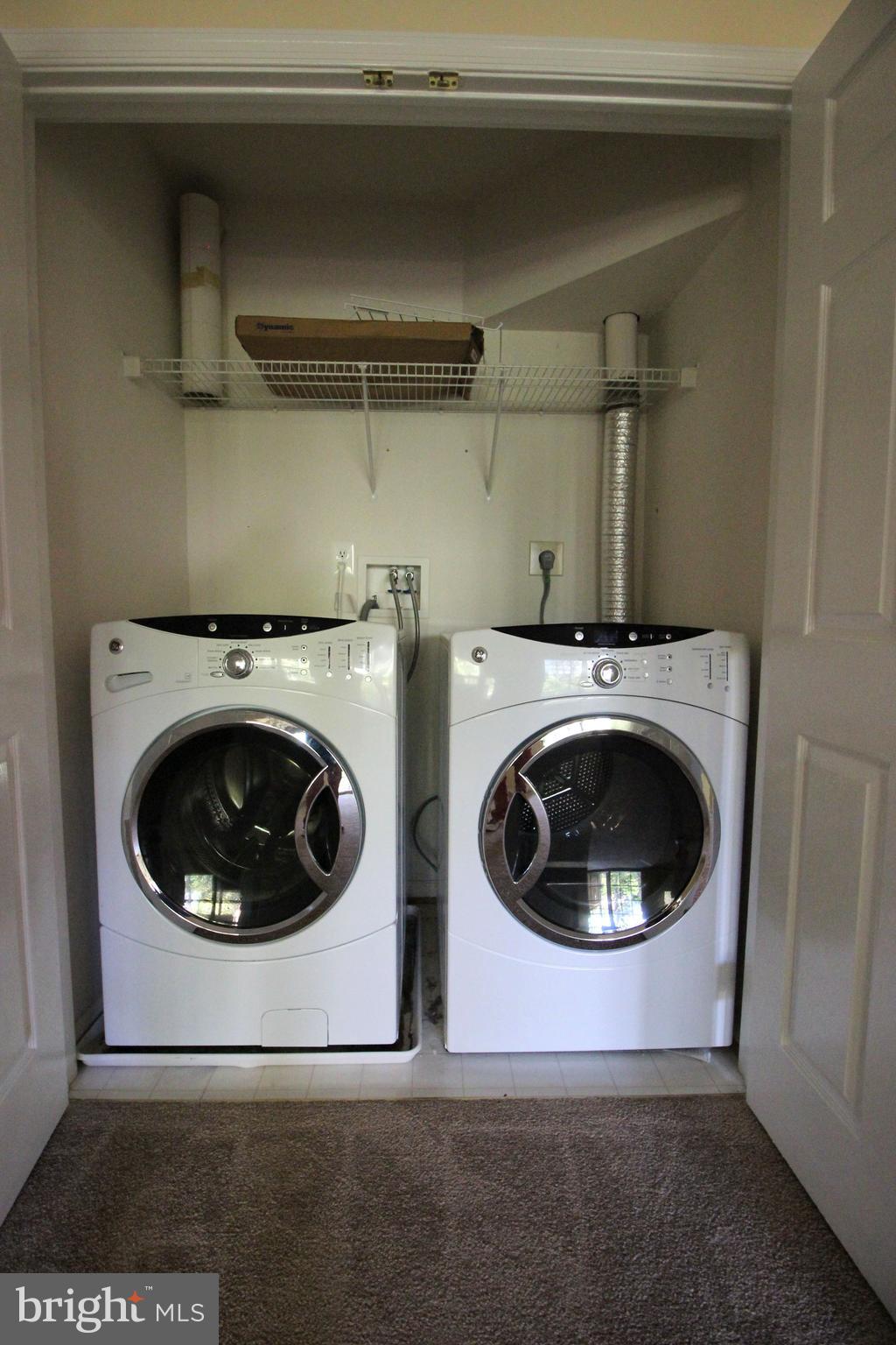 SIGNATURE AT BROADLANDS - Residential Lease