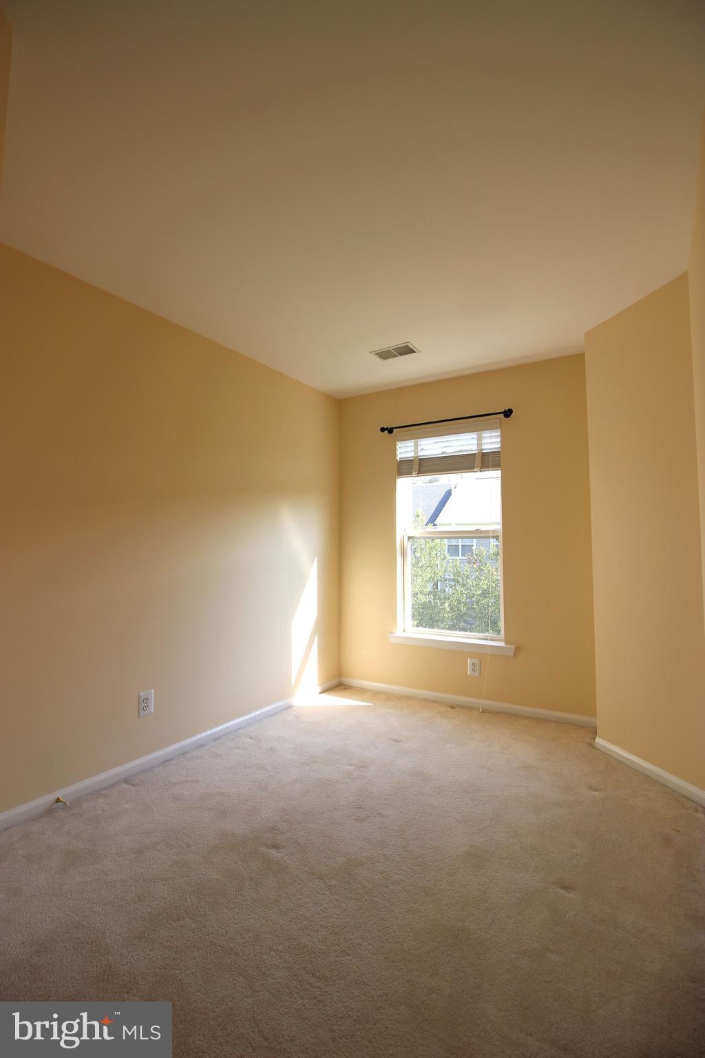 SIGNATURE AT BROADLANDS - Residential Lease