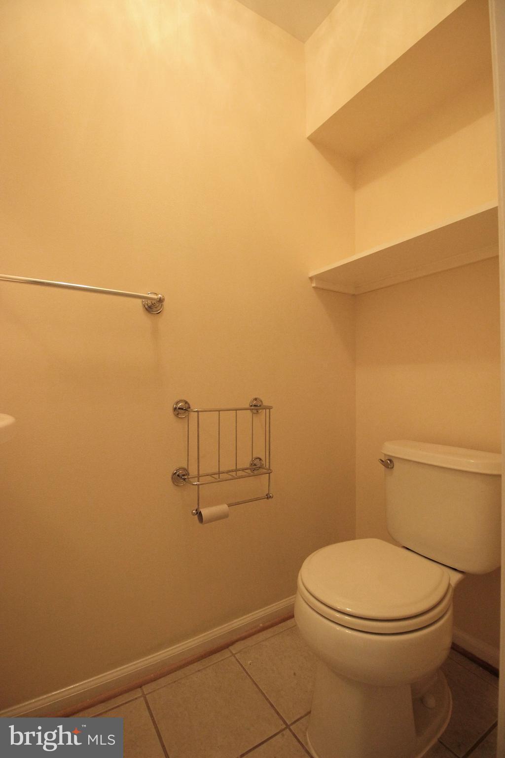 SIGNATURE AT BROADLANDS - Residential Lease