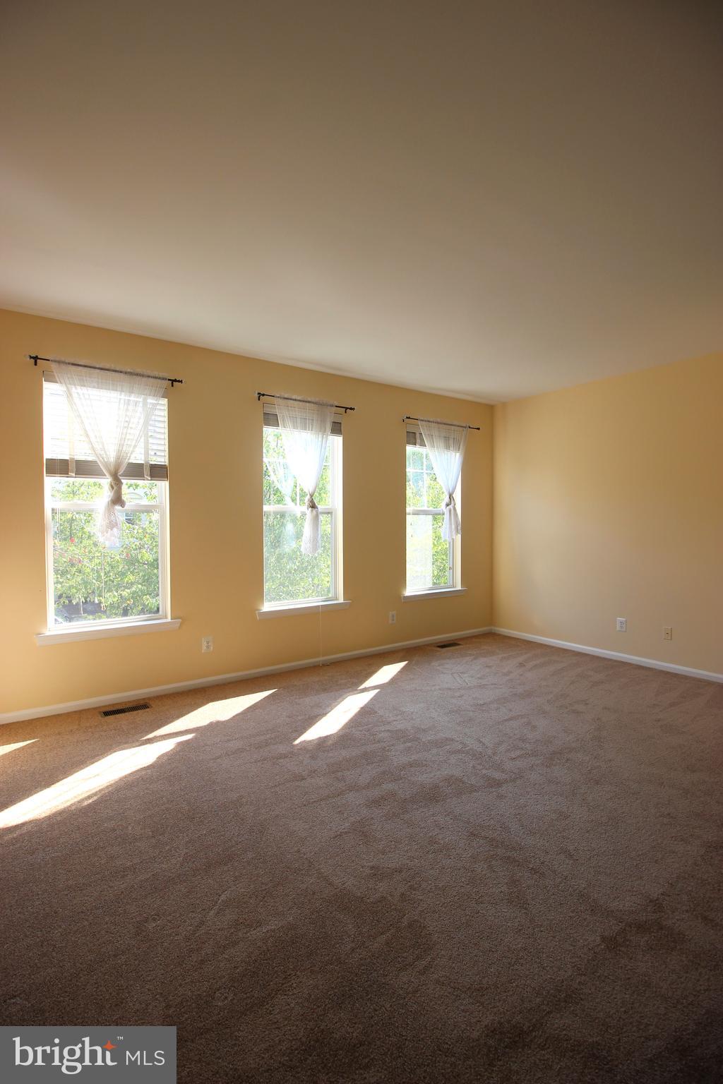 SIGNATURE AT BROADLANDS - Residential Lease