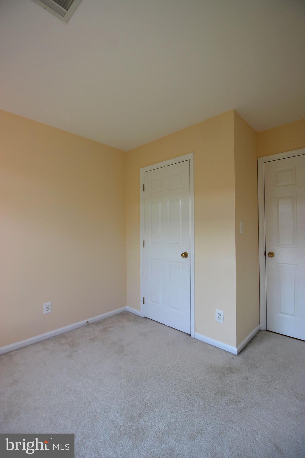 SIGNATURE AT BROADLANDS - Residential Lease