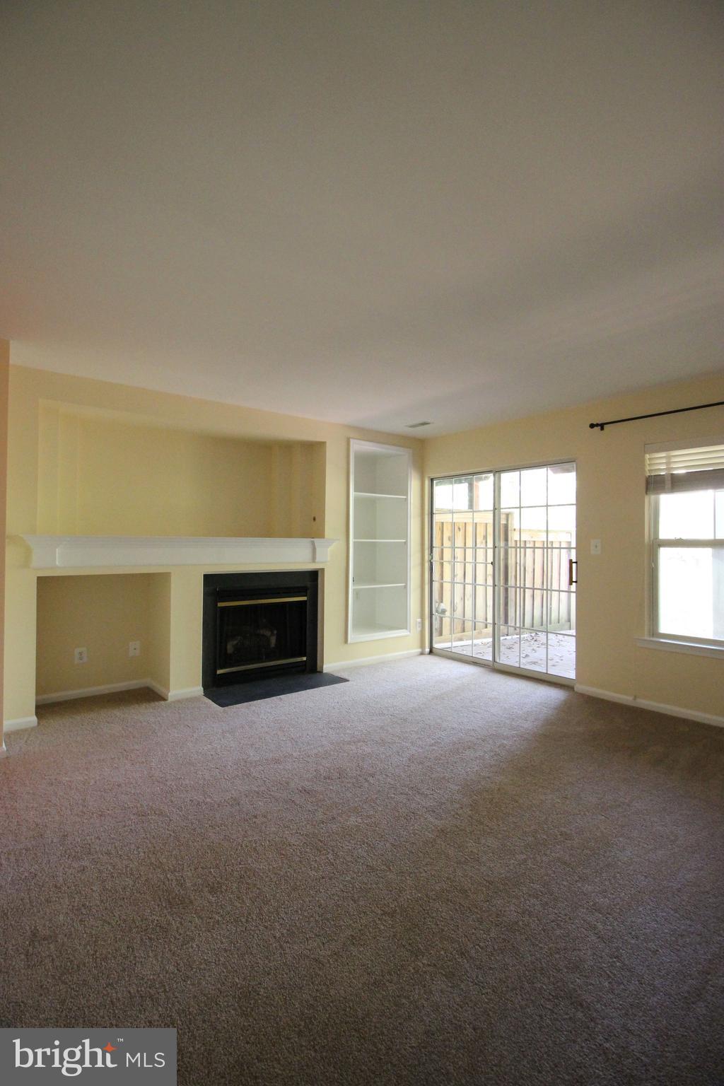 SIGNATURE AT BROADLANDS - Residential Lease