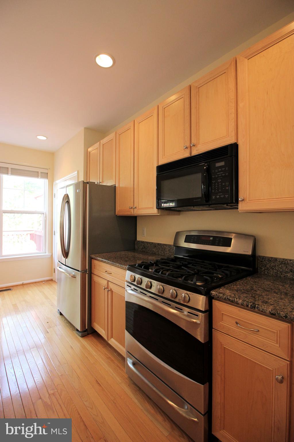 SIGNATURE AT BROADLANDS - Residential Lease