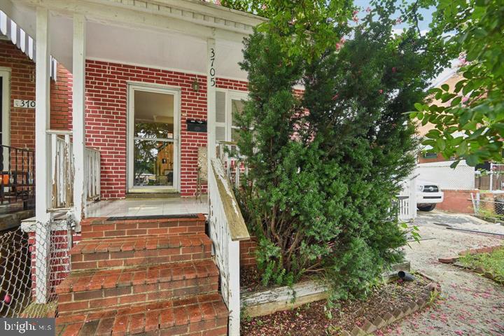 3705 S FOUR MILE RUN DRIVE