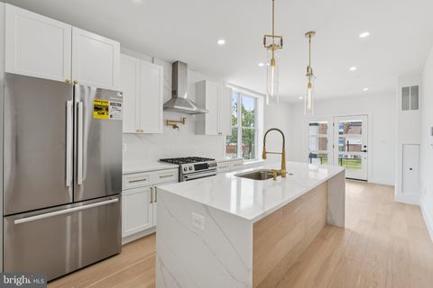 Condo For Sale - 636 Edgewood Street #B<br/> WASHINGTON, DC 20017