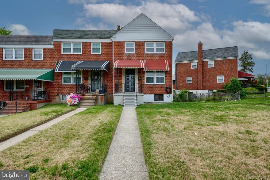 Well maintained and updated end of group townhome in the Parkside neighborhood. Inside, you'll find well defined living and dining spaces with hardwood floors on the main and upper levels, all complemented by a fresh coat of paint. To the rear of the home is a renovated kitchen that includes granite countertops, stainless steel appliances and fixtures, a deep single sink, great storage and bonus breakfast bar. Upstairs, you’ll find three generously sized bedrooms, large hall closet and a full bath. Each room features good closet space, ceiling fans, and upgraded blinds. Outside enjoy a nice corner lot with a freshly finished front porch, rear balcony overlooking a gated backyard, parking pad, and large storage shed. This home is move-in ready and packed with updates, offering the perfect blend of comfort, style, and convenience. Set up a showing today!