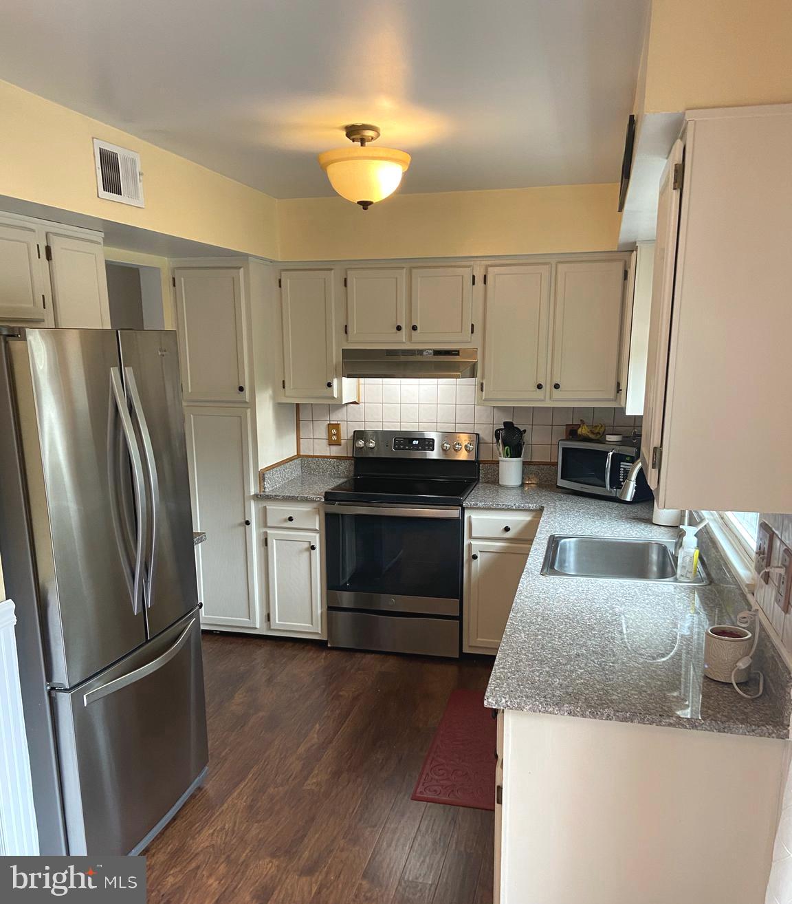 VILLAGE OF THOMAS RUN - Residential