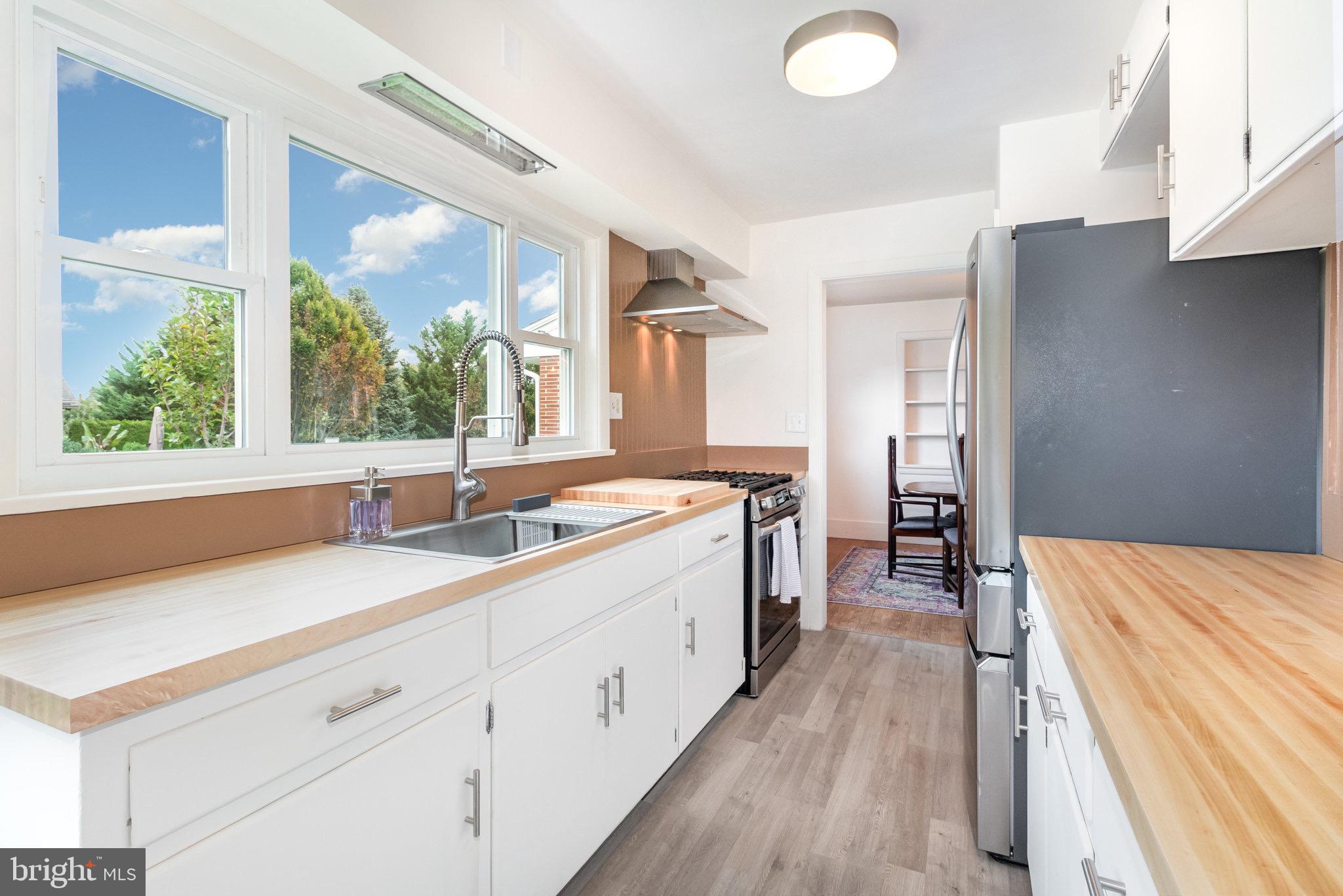 406 W CARACAS AVENUE