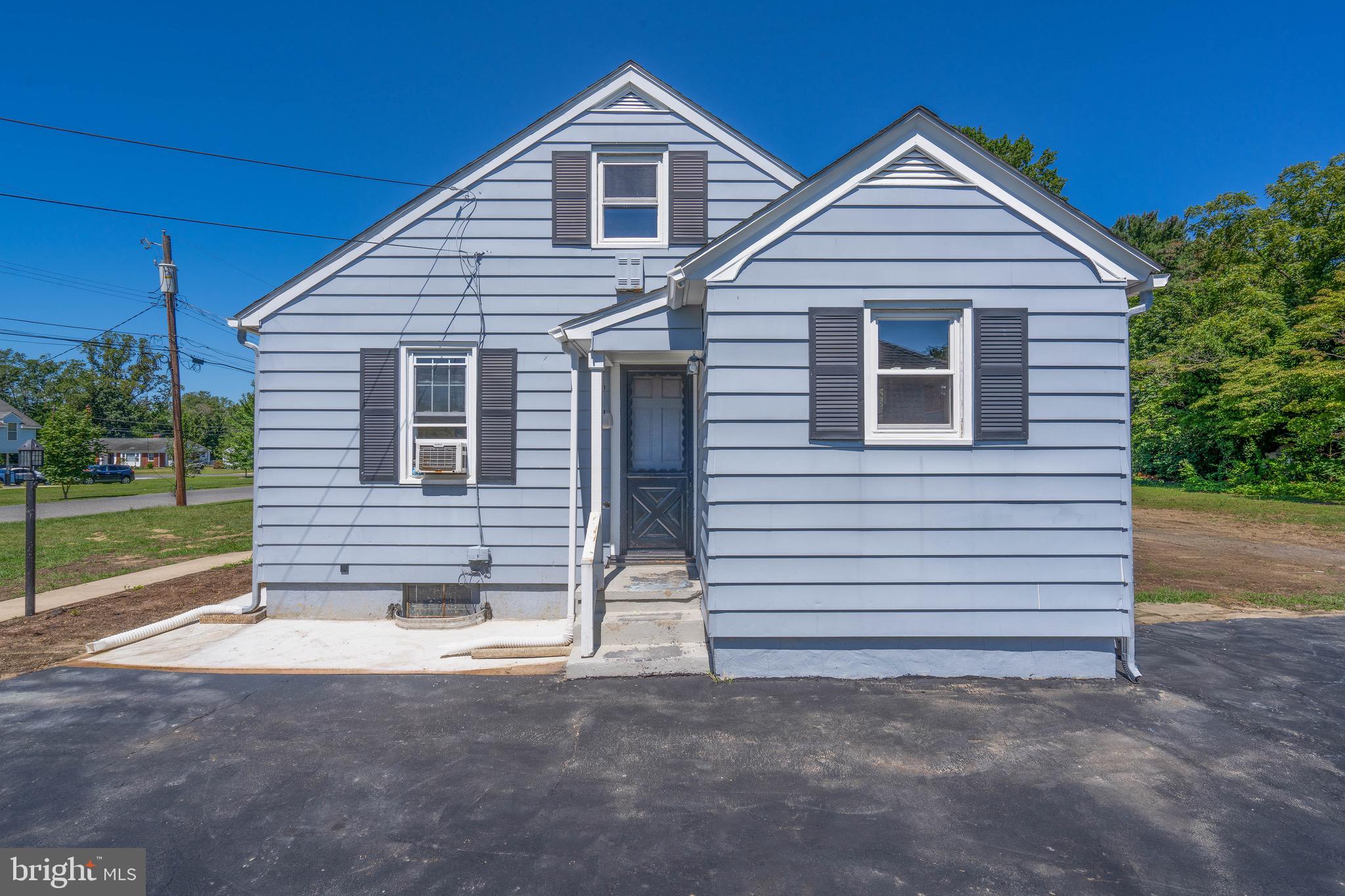 211 OAKLAWN TERRACE