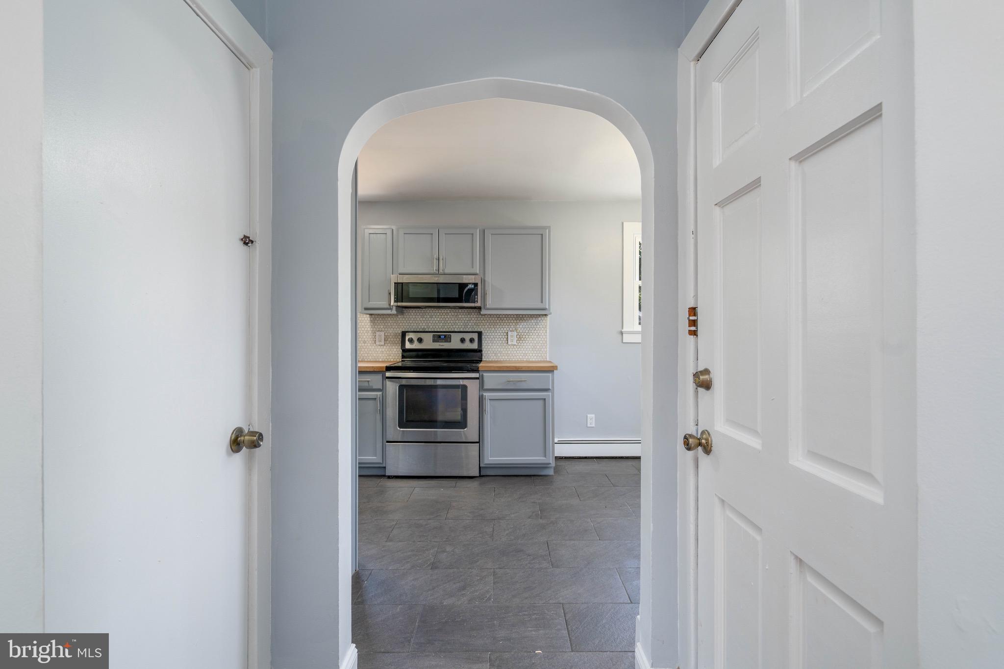 211 OAKLAWN TERRACE