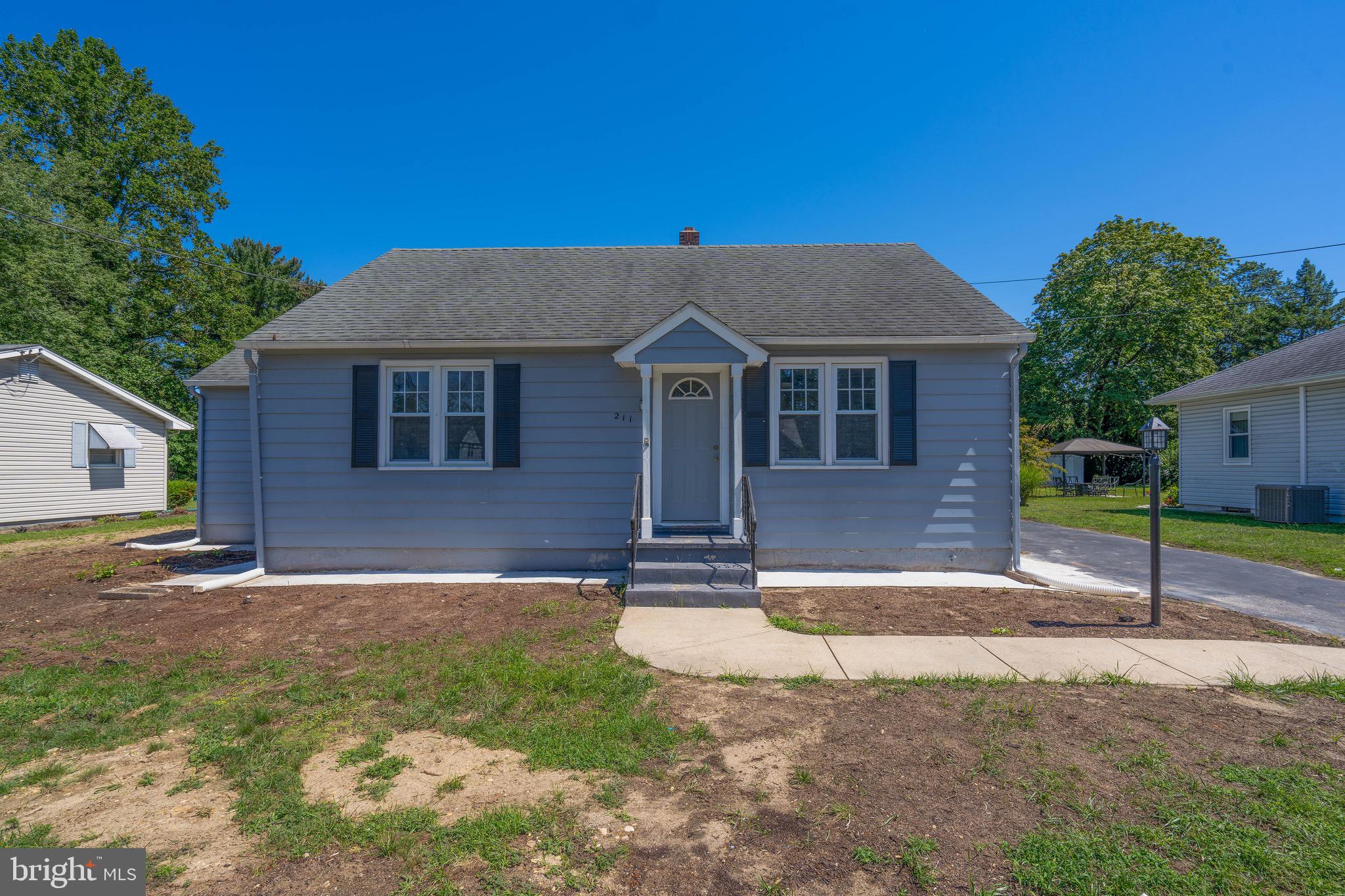 211 OAKLAWN TERRACE