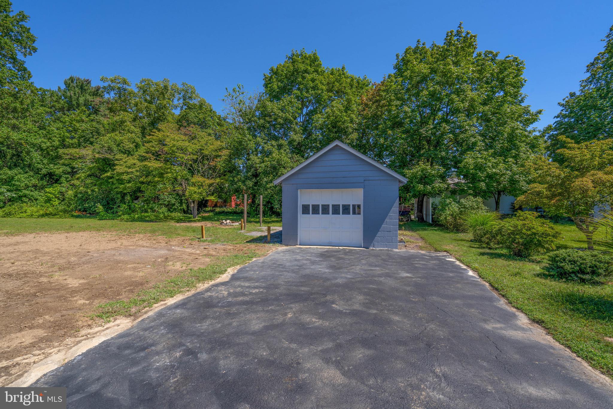 211 OAKLAWN TERRACE